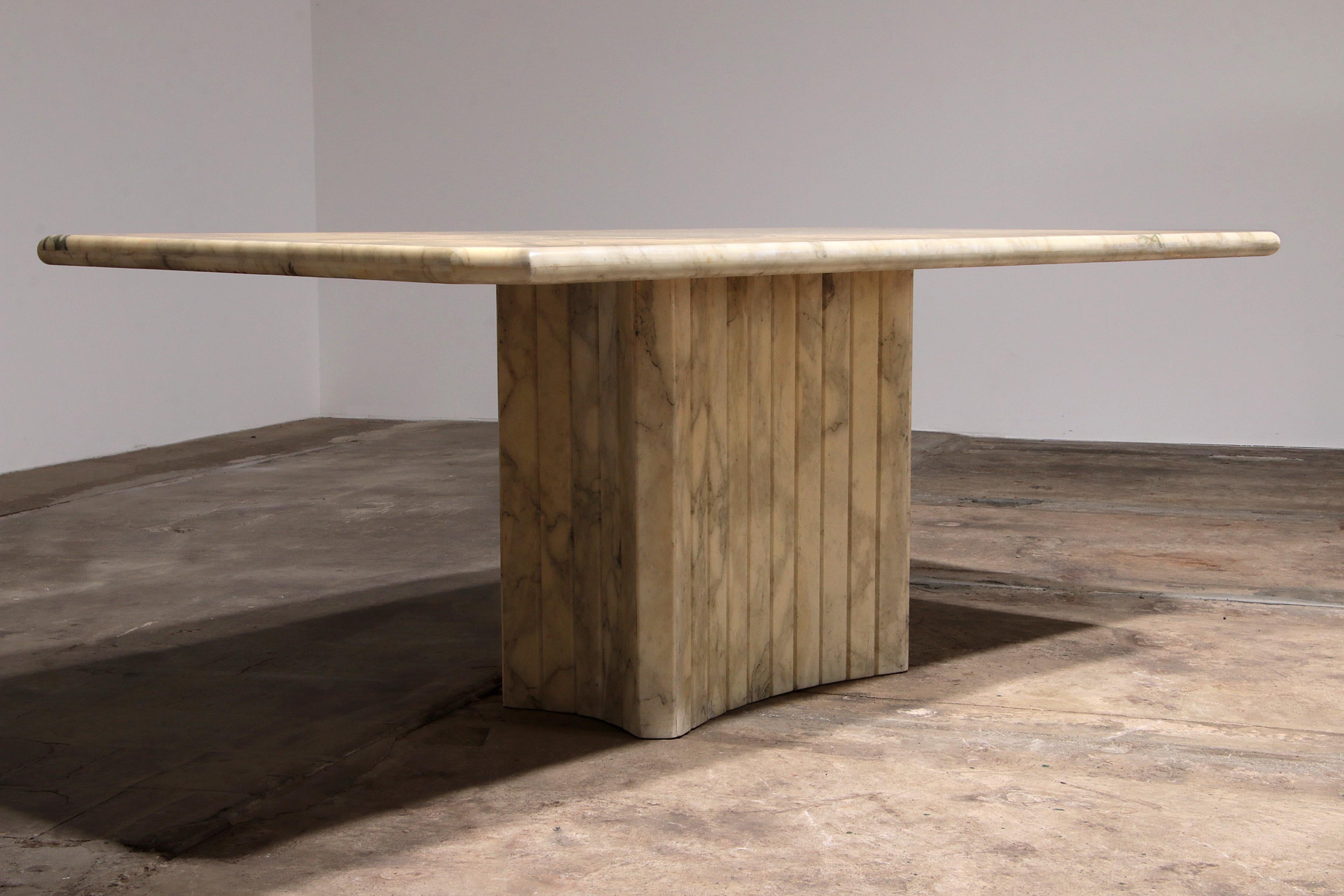 Vintage marble dining table from 1970 - Italian design For Sale 3