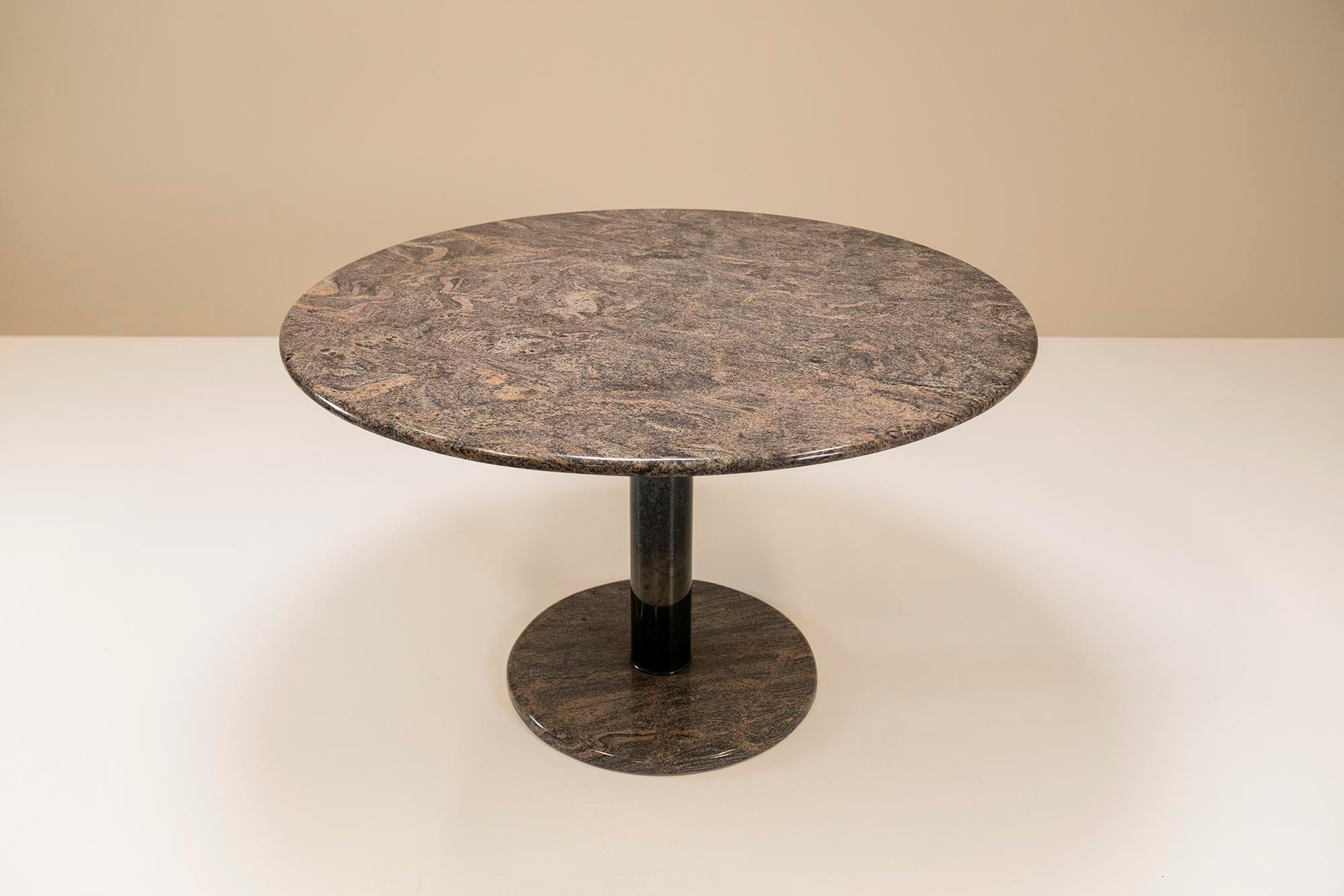 Stunning vintage round marble dinner table with rose, grey colored marble. The color gives this table a modern, yet warm and more unique look. The tabletop rests on a foot of iron and marble. The table is in excellent condition and has no chips. It