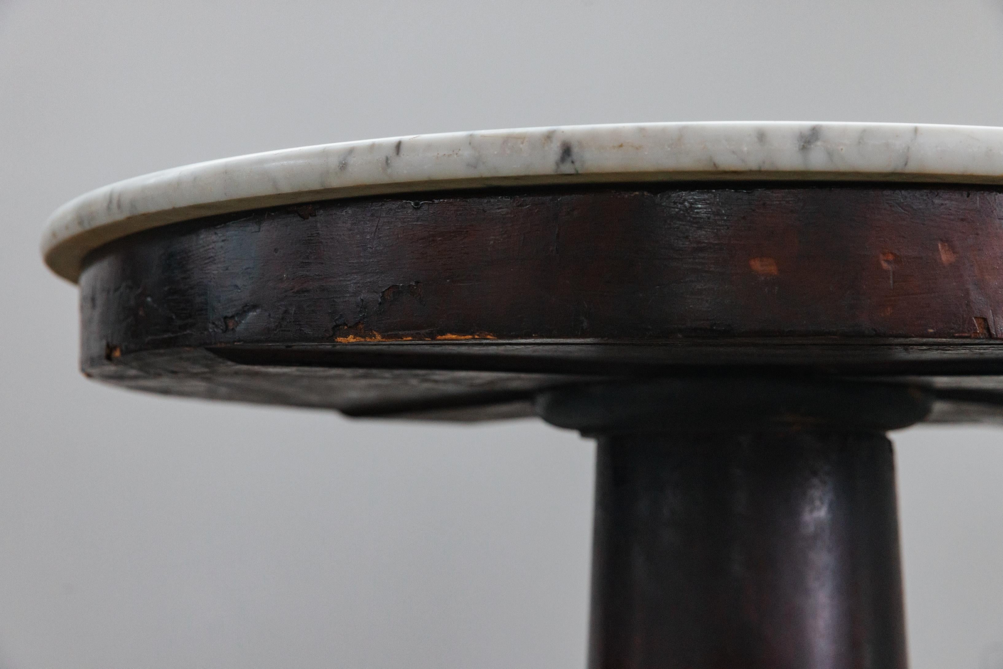 Vintage- Empire-Tisch aus Marmor aus Frankreich, um 1900 im Zustand „Gut“ im Angebot in Nashville, TN