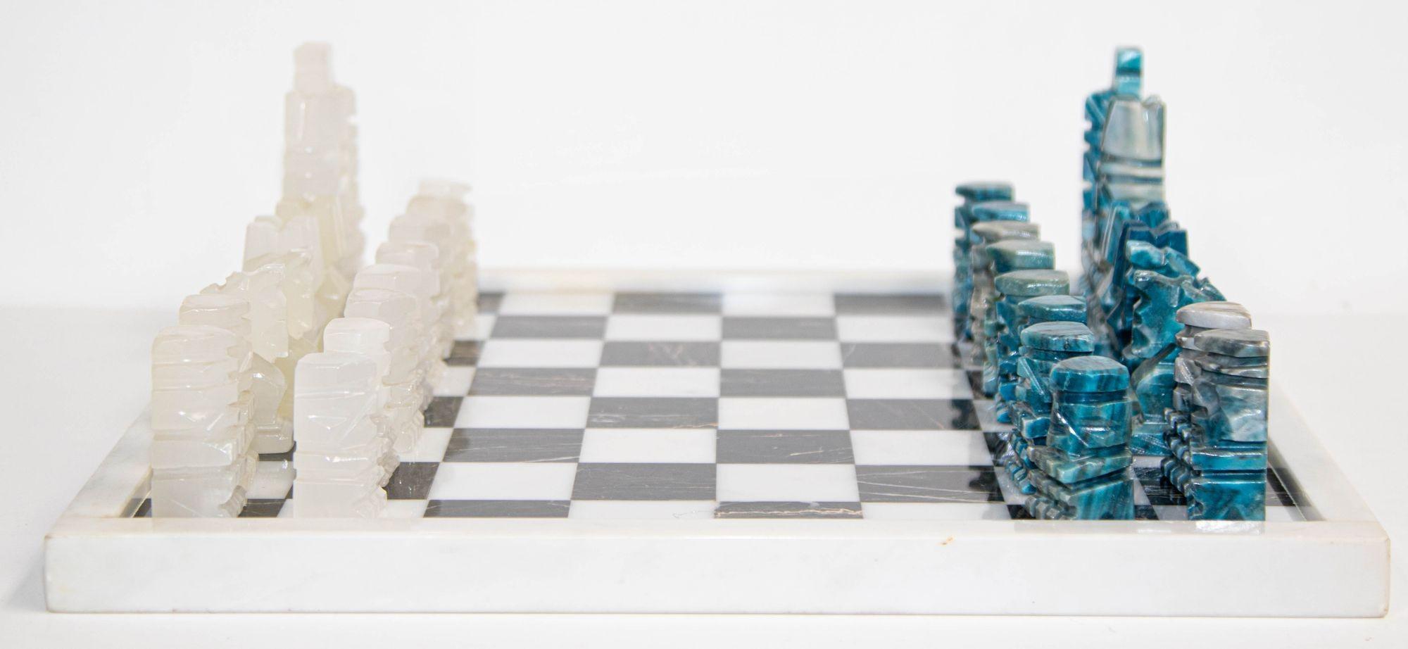 Grand jeu d'échecs vintage en marbre avec pièces en onyx turquoise sculptées à la main en vente 11