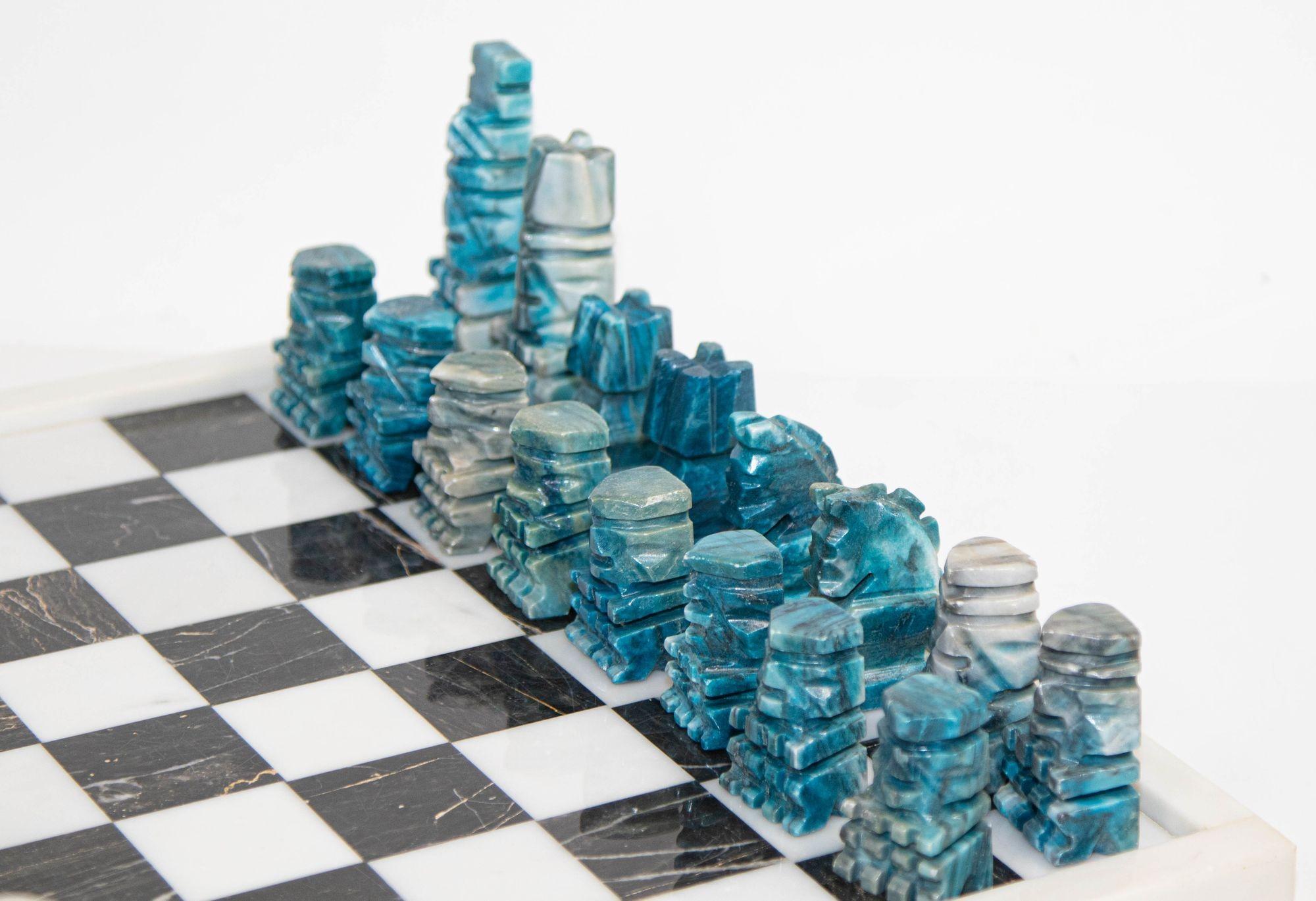 Mid-Century Modern Grand jeu d'échecs vintage en marbre avec pièces en onyx turquoise sculptées à la main en vente