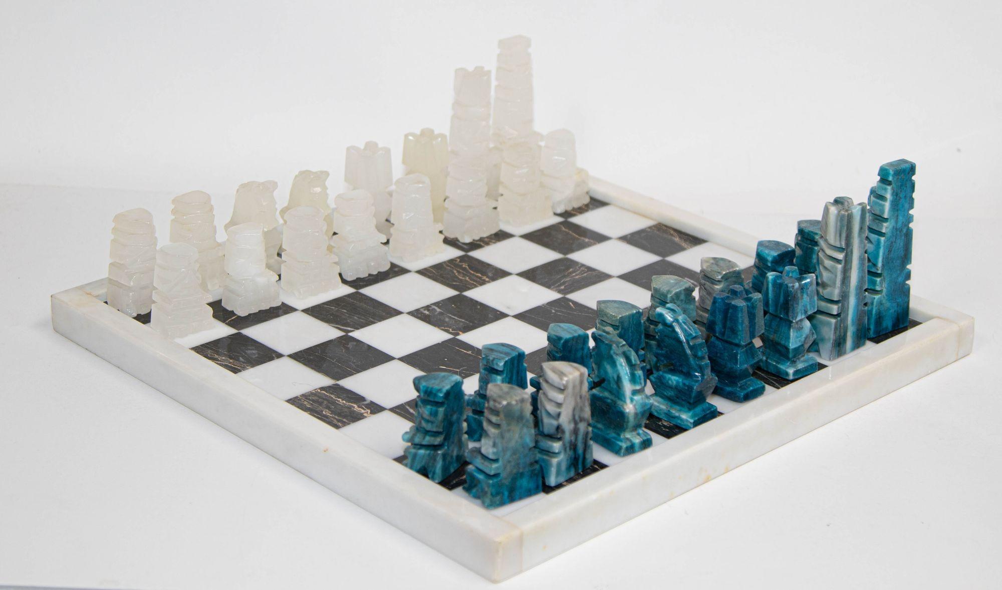 Mexicain Grand jeu d'échecs vintage en marbre avec pièces en onyx turquoise sculptées à la main en vente