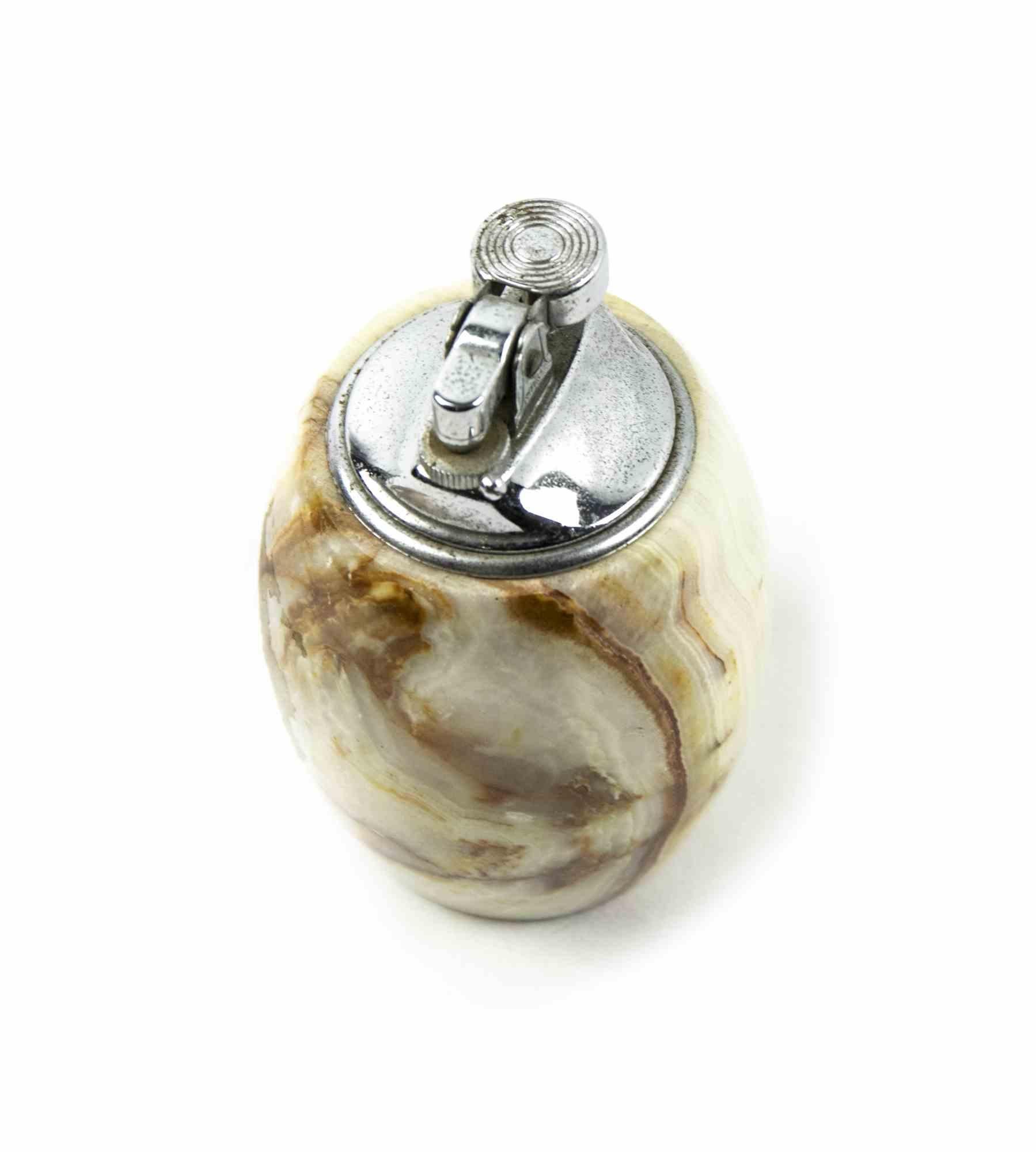 Vintage marble lighter is an original decorative object realized in the 1970s.

Original marble and metal.

Made in Italy.

Dimensions: 13 x 18 cm. 

Good Conditions.
