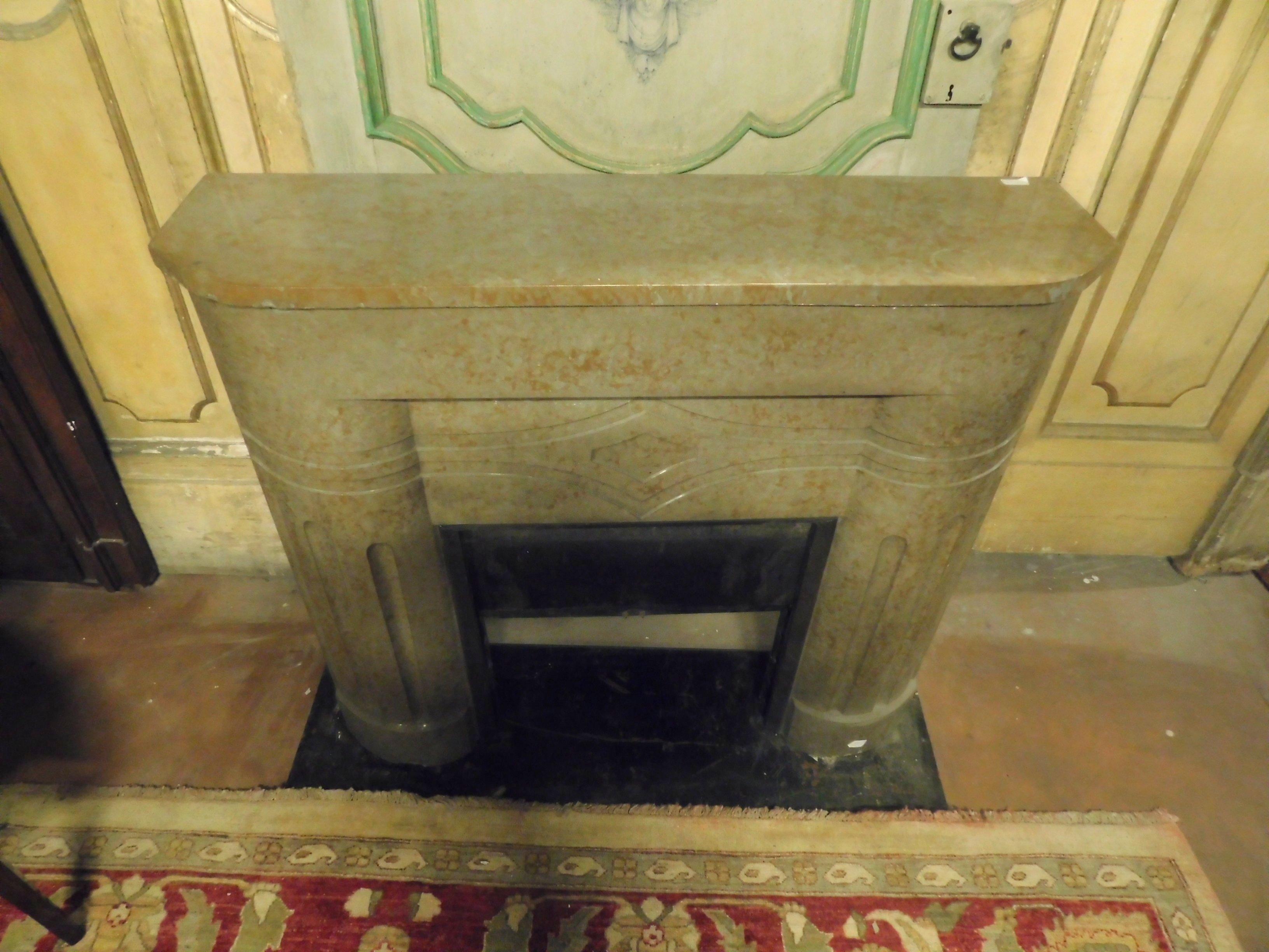 Vintage Marble Mantle Fireplace, Deco Style, Dove Gray Color, 1920, Italy In Good Condition In Cuneo, Italy (CN)