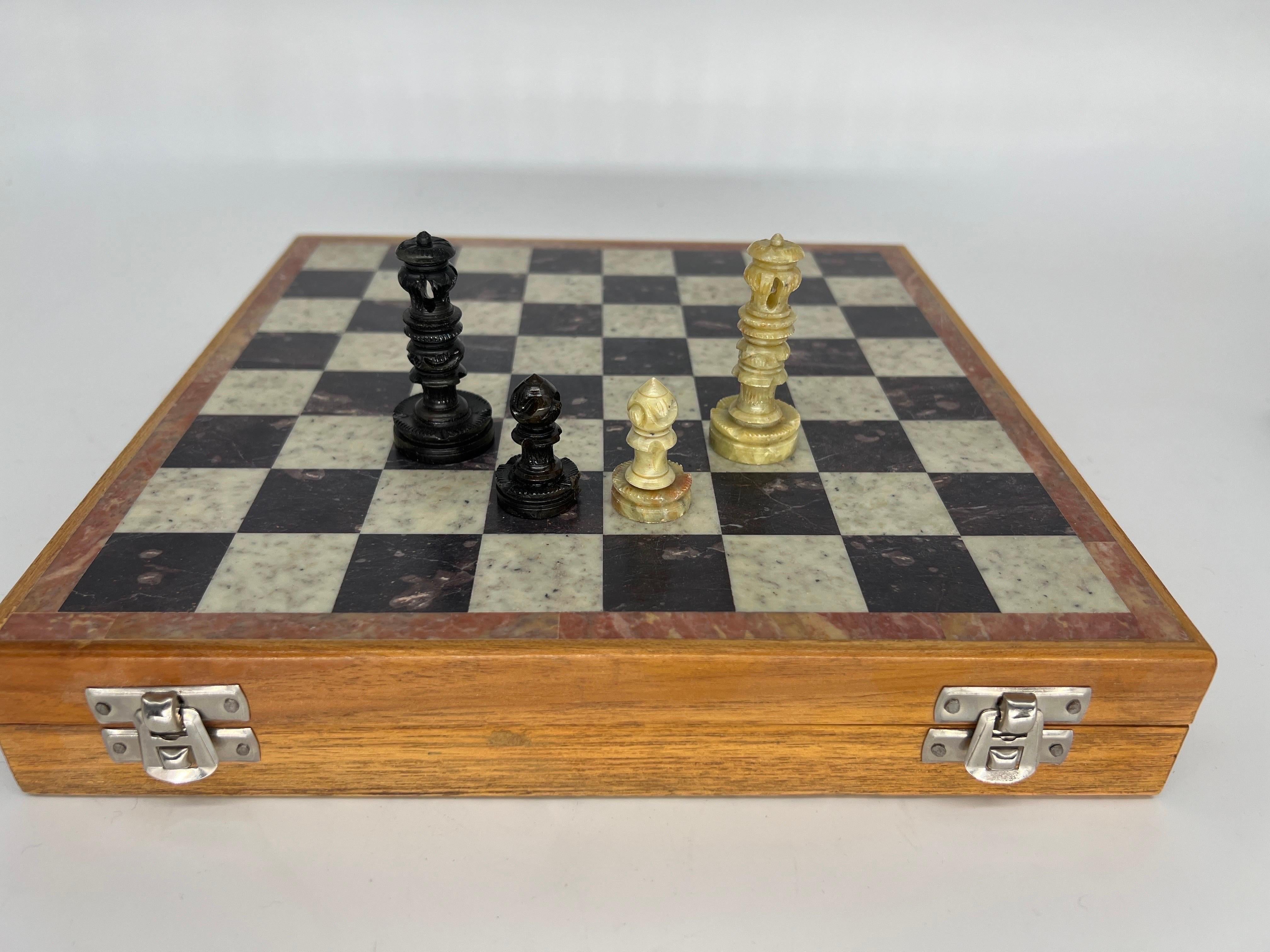 Vintage Marble & Onyx Traveling Chess Set In Good Condition In Atlanta, GA