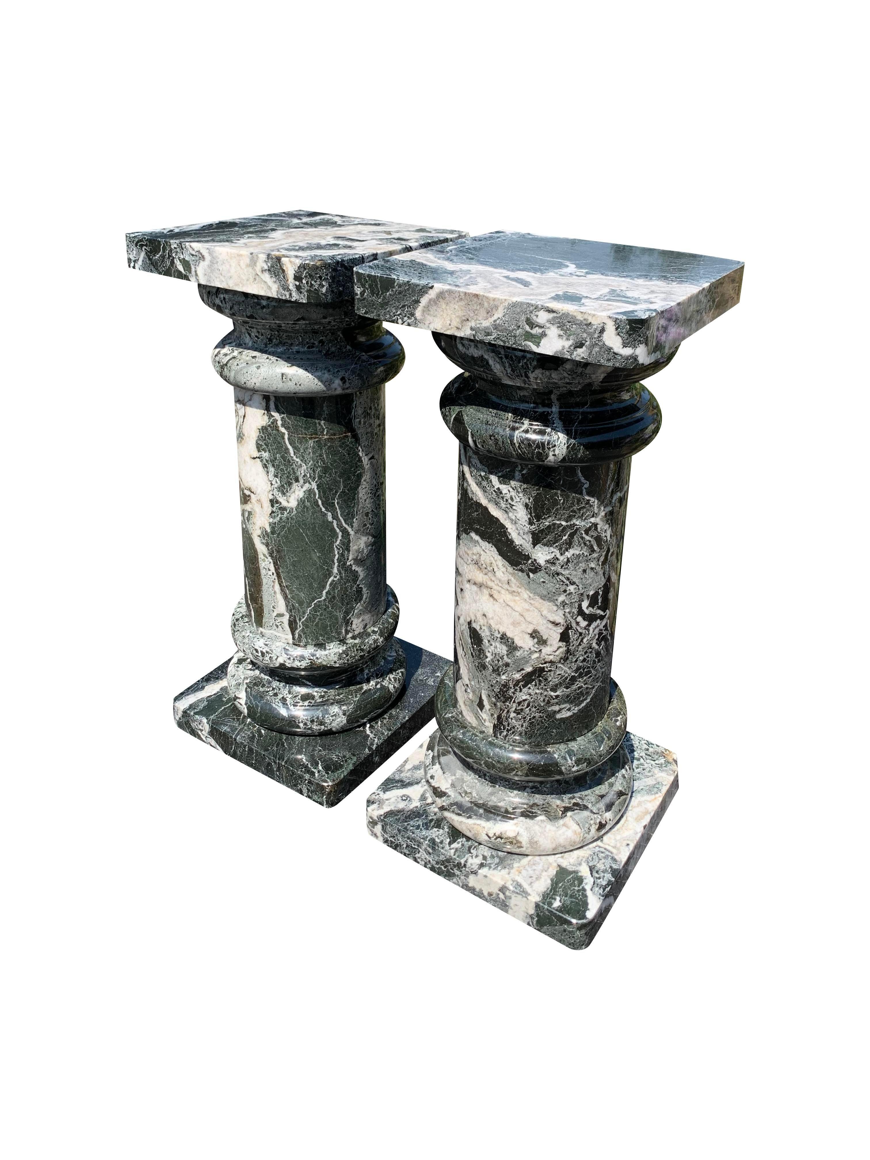 Columnas Pedestal Vintage de Mármol en Remolino Blanco y Negro Fabricadas en Italia un Par en venta 5
