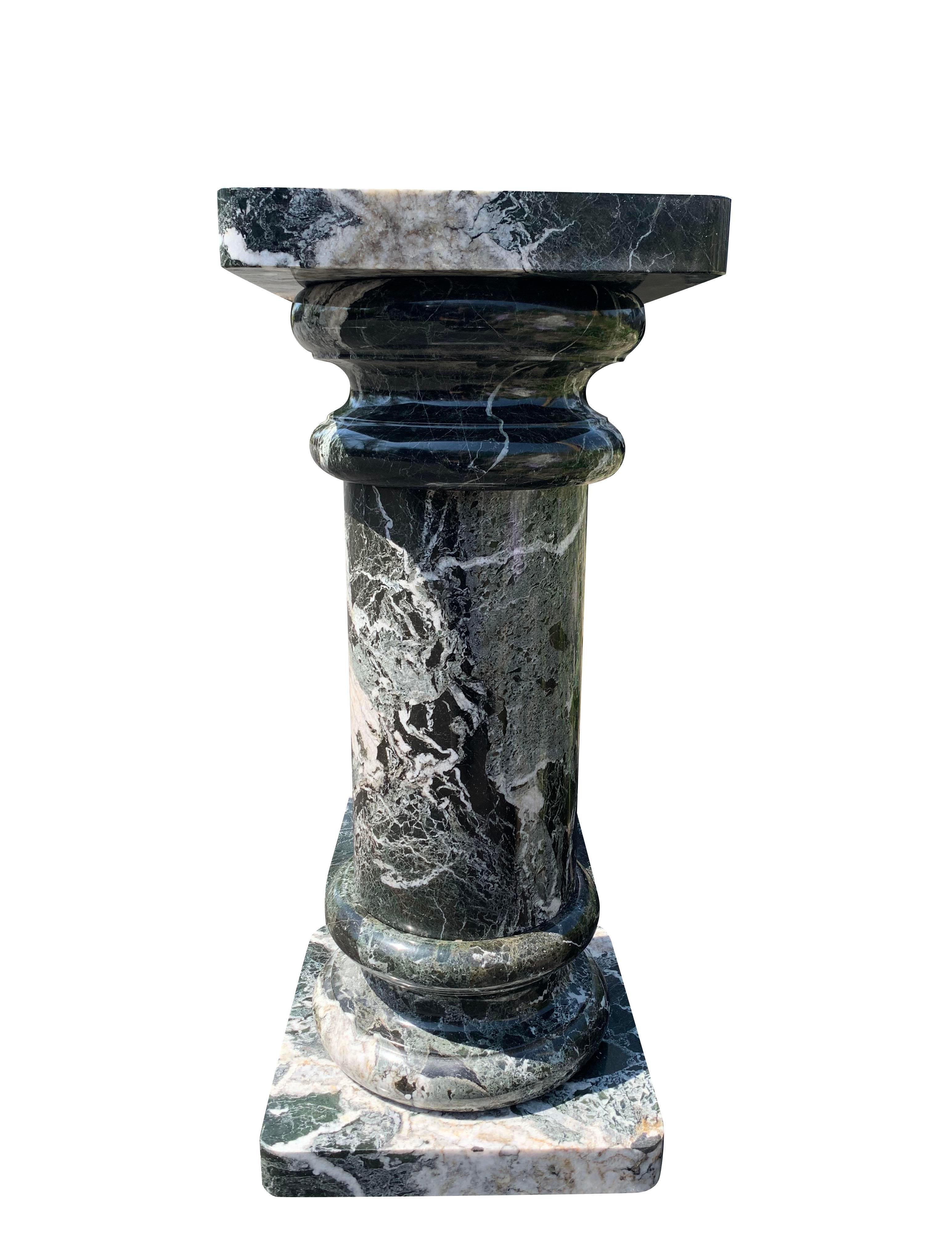 Columnas Pedestal Vintage de Mármol en Remolino Blanco y Negro Fabricadas en Italia un Par Italiano en venta