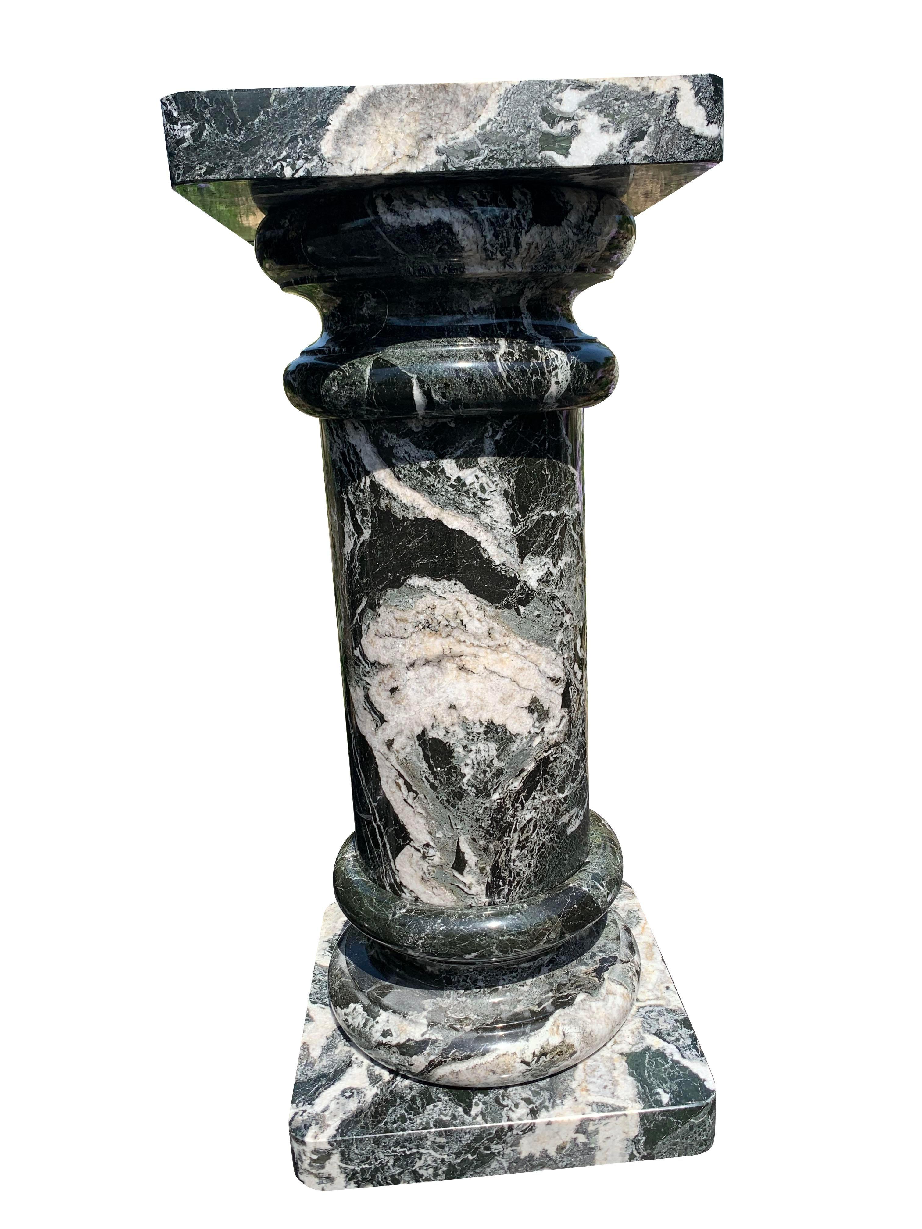 Columnas Pedestal Vintage de Mármol en Remolino Blanco y Negro Fabricadas en Italia un Par en venta 3
