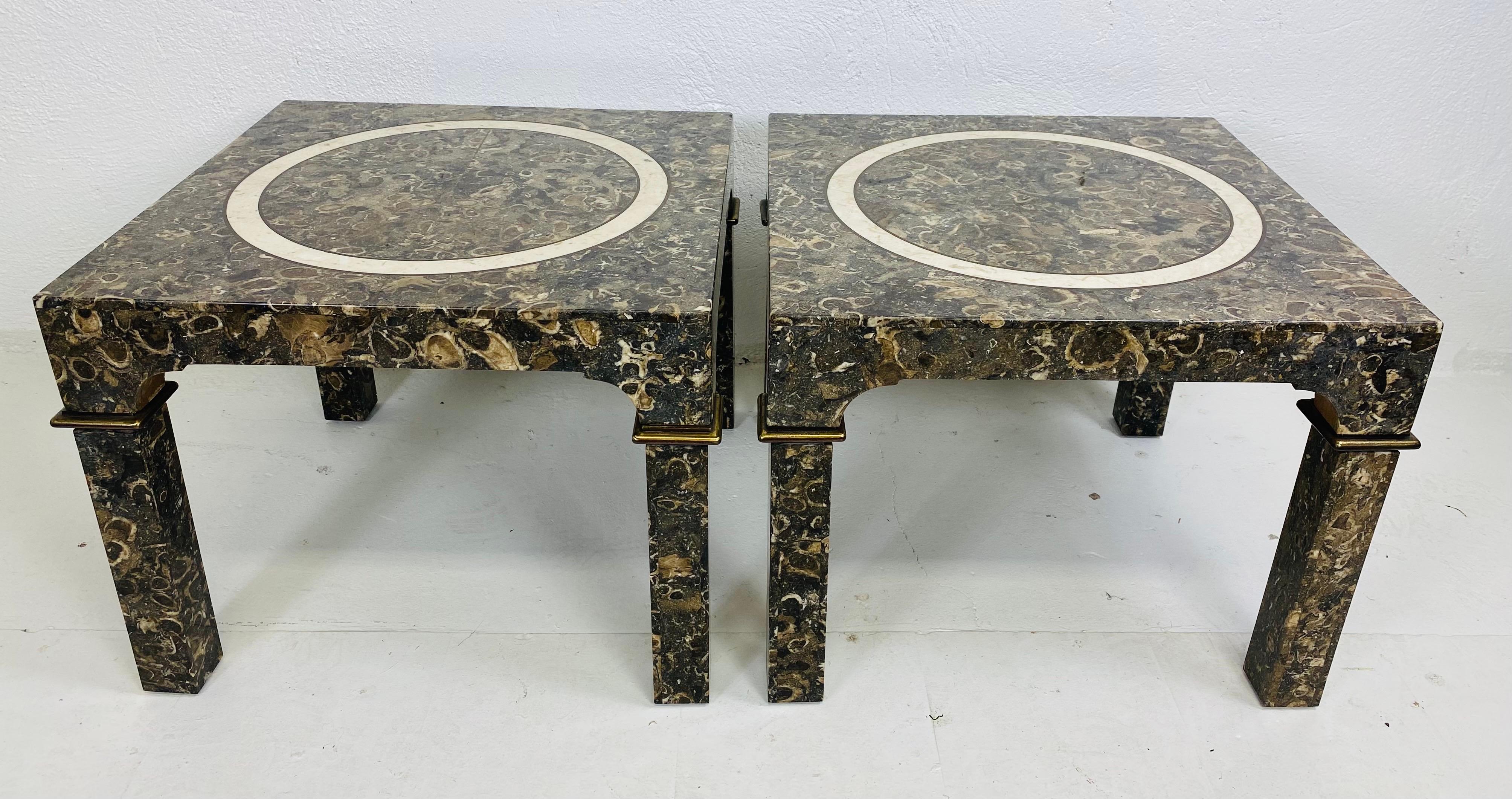 Mesas auxiliares vintage de mármol a la manera de Maitland Smith. en Bueno estado para la venta en Allentown, PA