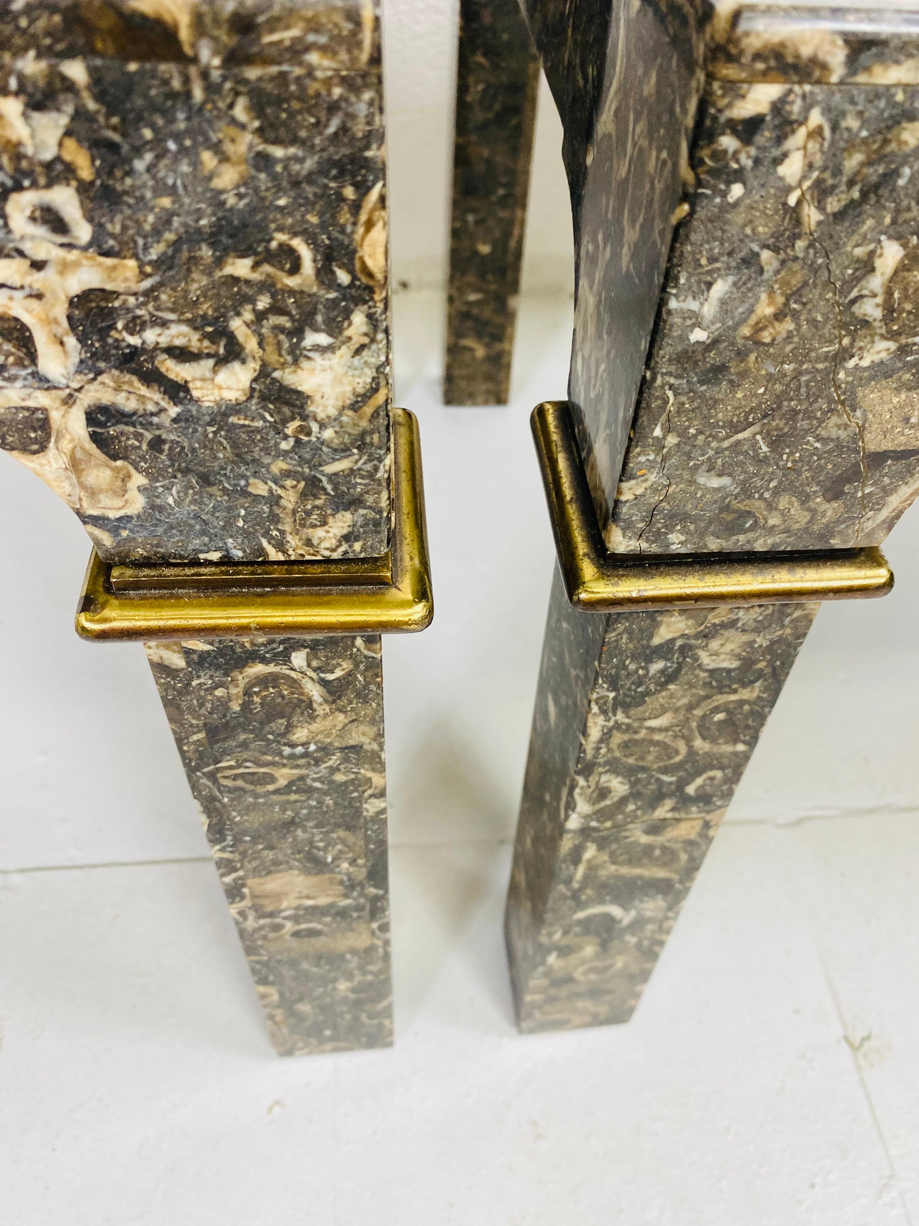 Mesas auxiliares vintage de mármol a la manera de Maitland Smith. Mármol en venta