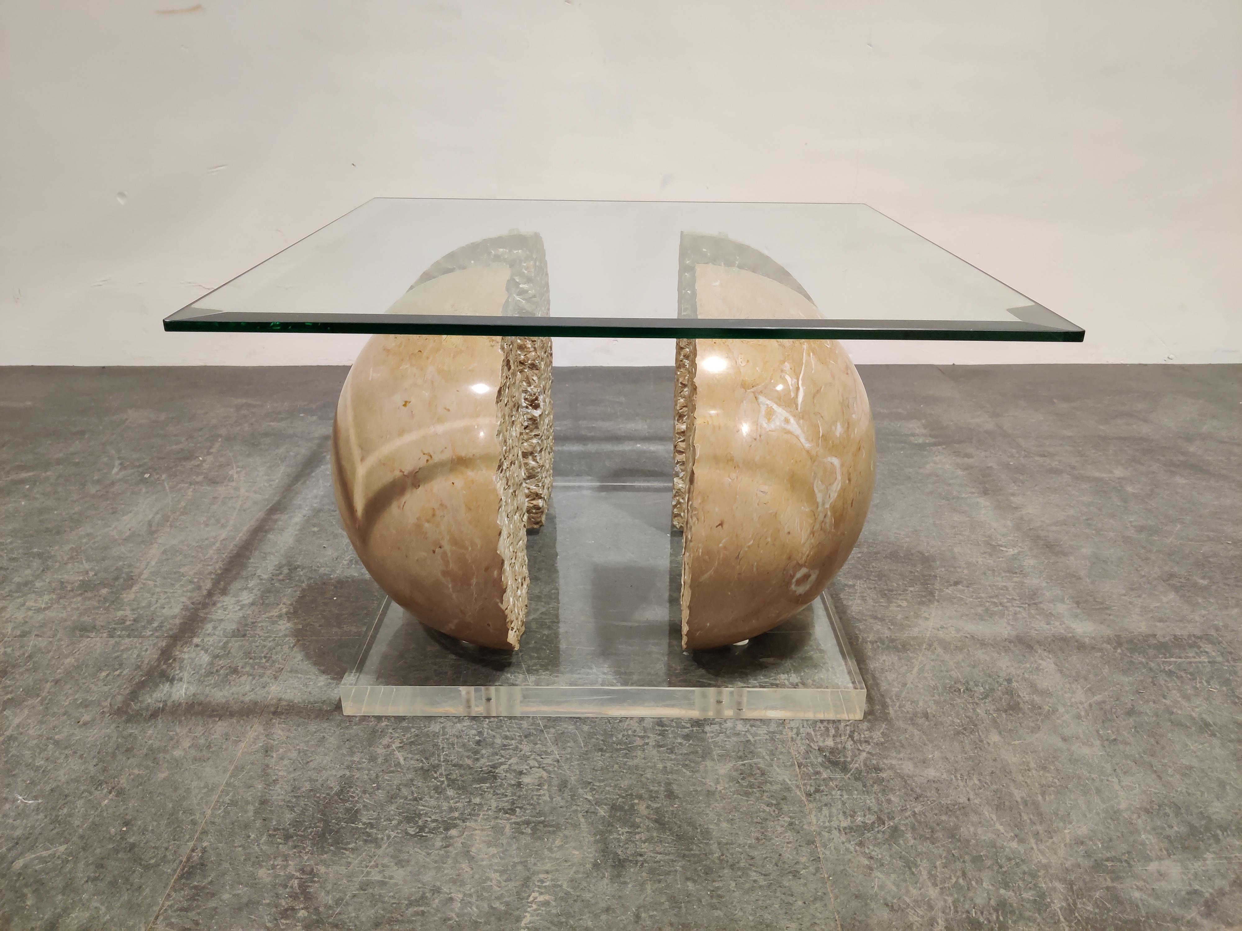 Intruiging coffee table consisting of a 'split' marble sphere center piece mounted on a lucite base and with a clear glass top. 

Unique design with a timeless look.

Good condition,

1970s, Italy

Measures: Height: 37cm/14.56