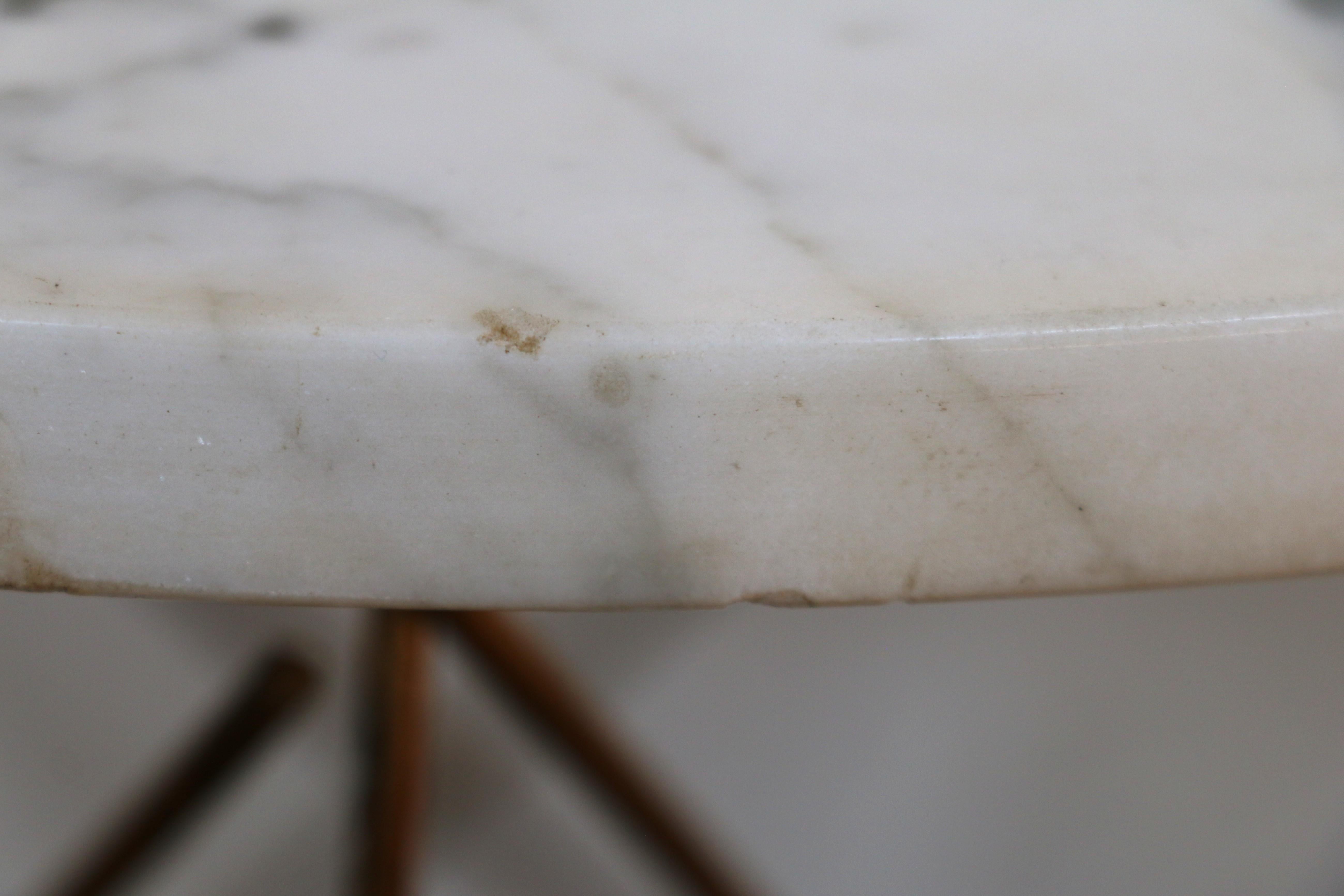 Mesa auxiliar vintage con tapa de mármol y base trípode de alambre, años 60 en venta 9