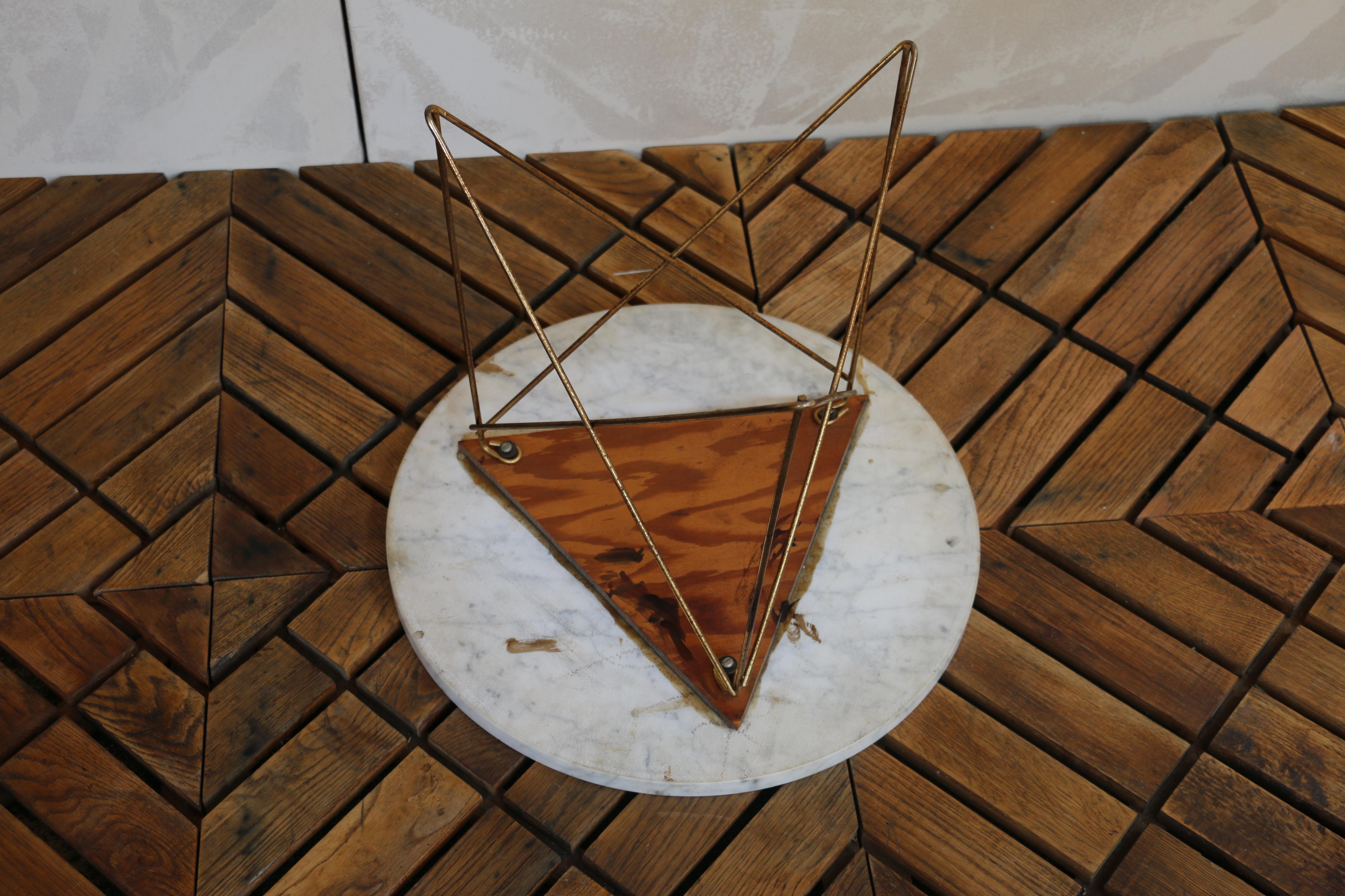 Mesa auxiliar vintage con tapa de mármol y base trípode de alambre, años 60 en venta 10