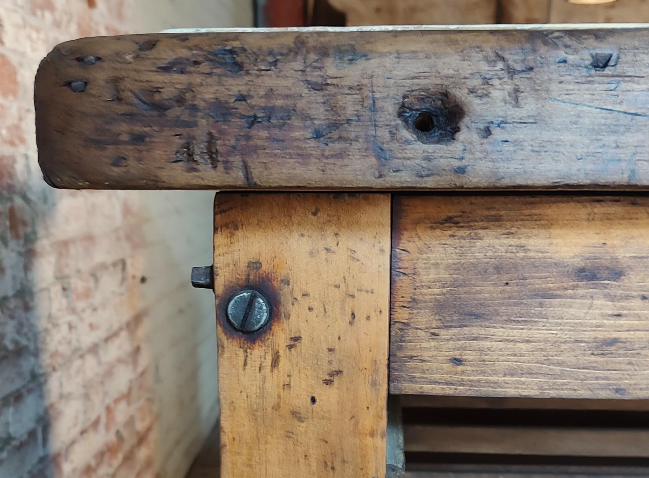Isla con tapa de mármol vintage / Armario en venta 6