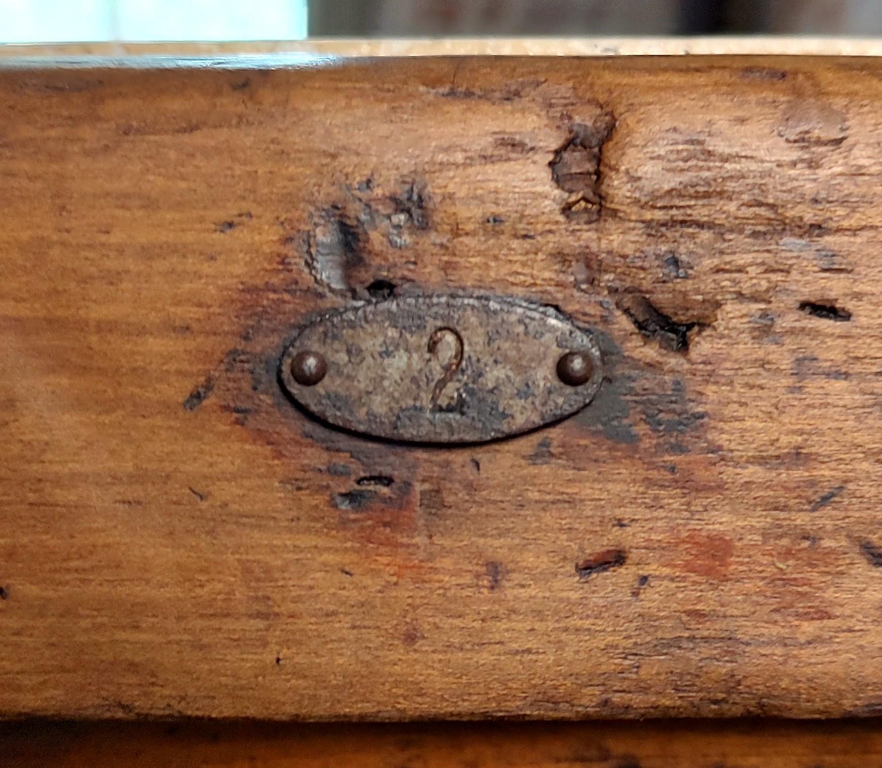 Isla con tapa de mármol vintage / Armario en venta 10
