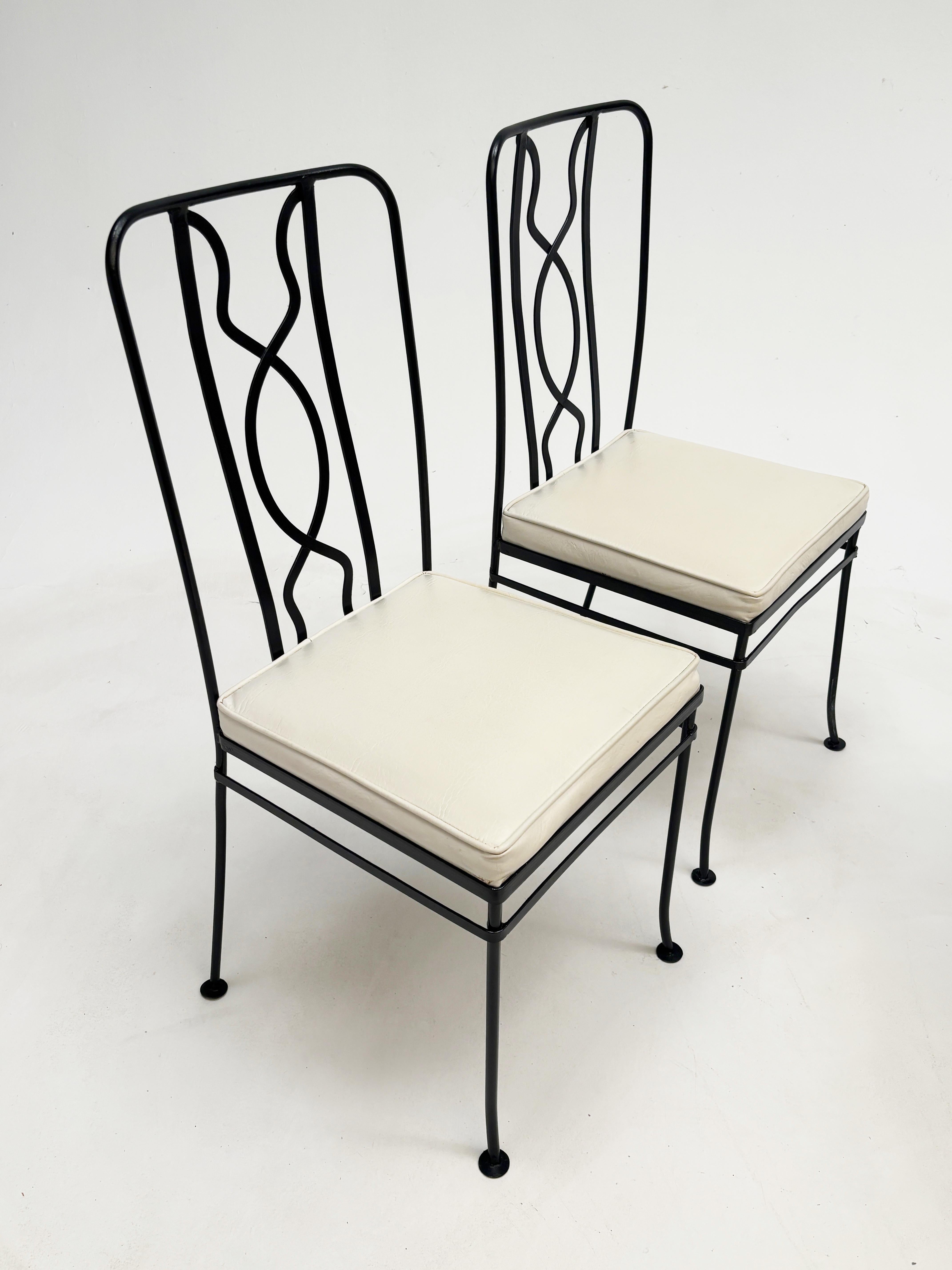 Mesa de patio vintage con tapa de mármol y cuatro sillas en venta 4