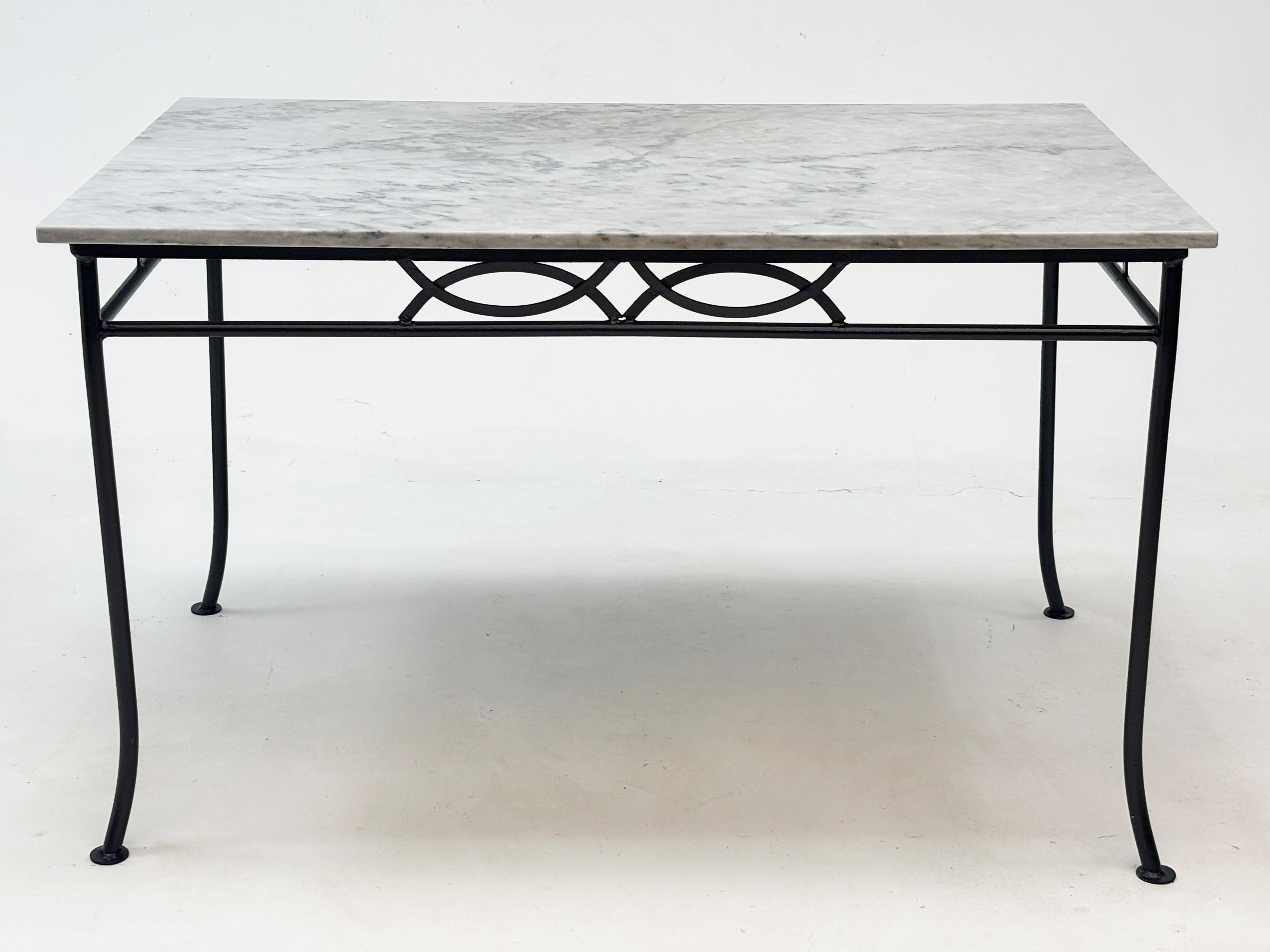 Mesa de patio vintage con tapa de mármol y cuatro sillas Mármol en venta