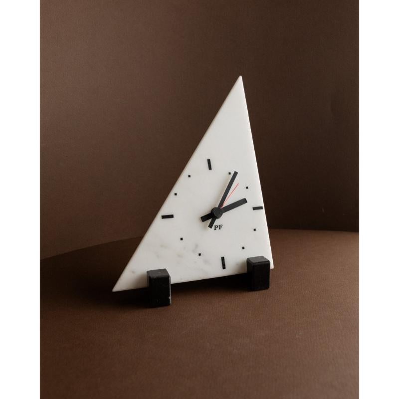 Reloj de pie triangular de mármol estilo Memphis Italia, años 80 en venta 1