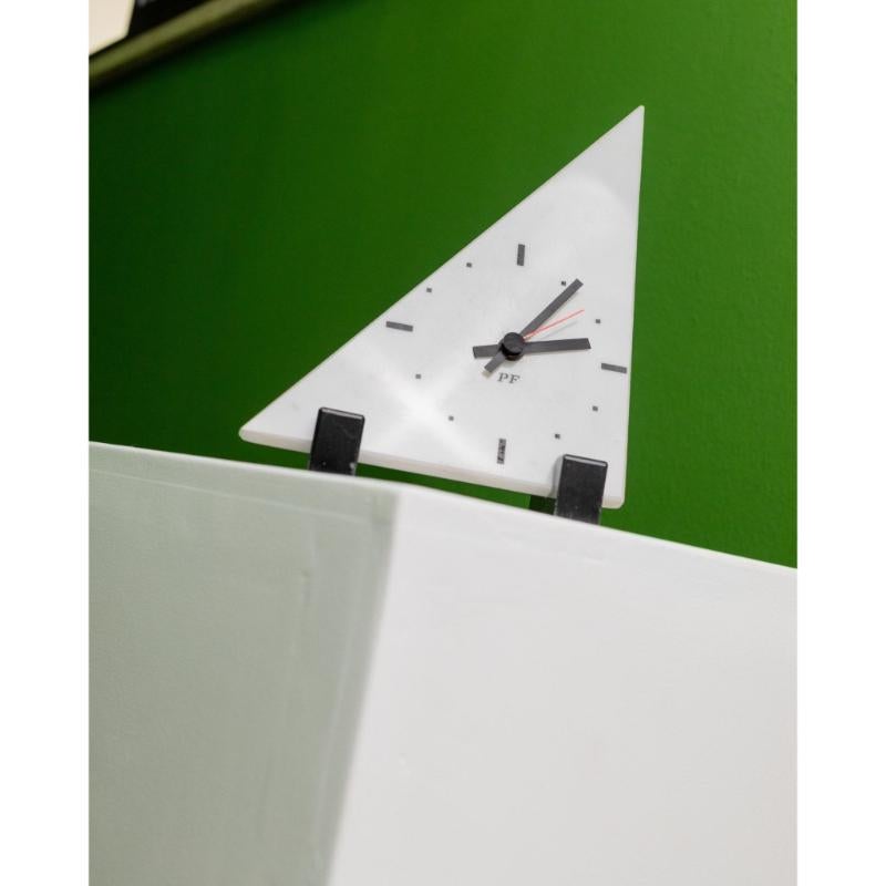 Reloj de pie triangular de mármol estilo Memphis Italia, años 80 en venta 2