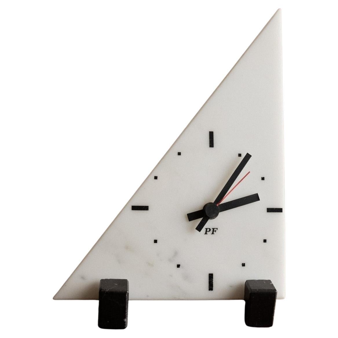 Reloj de pie triangular de mármol estilo Memphis Italia, años 80 en venta