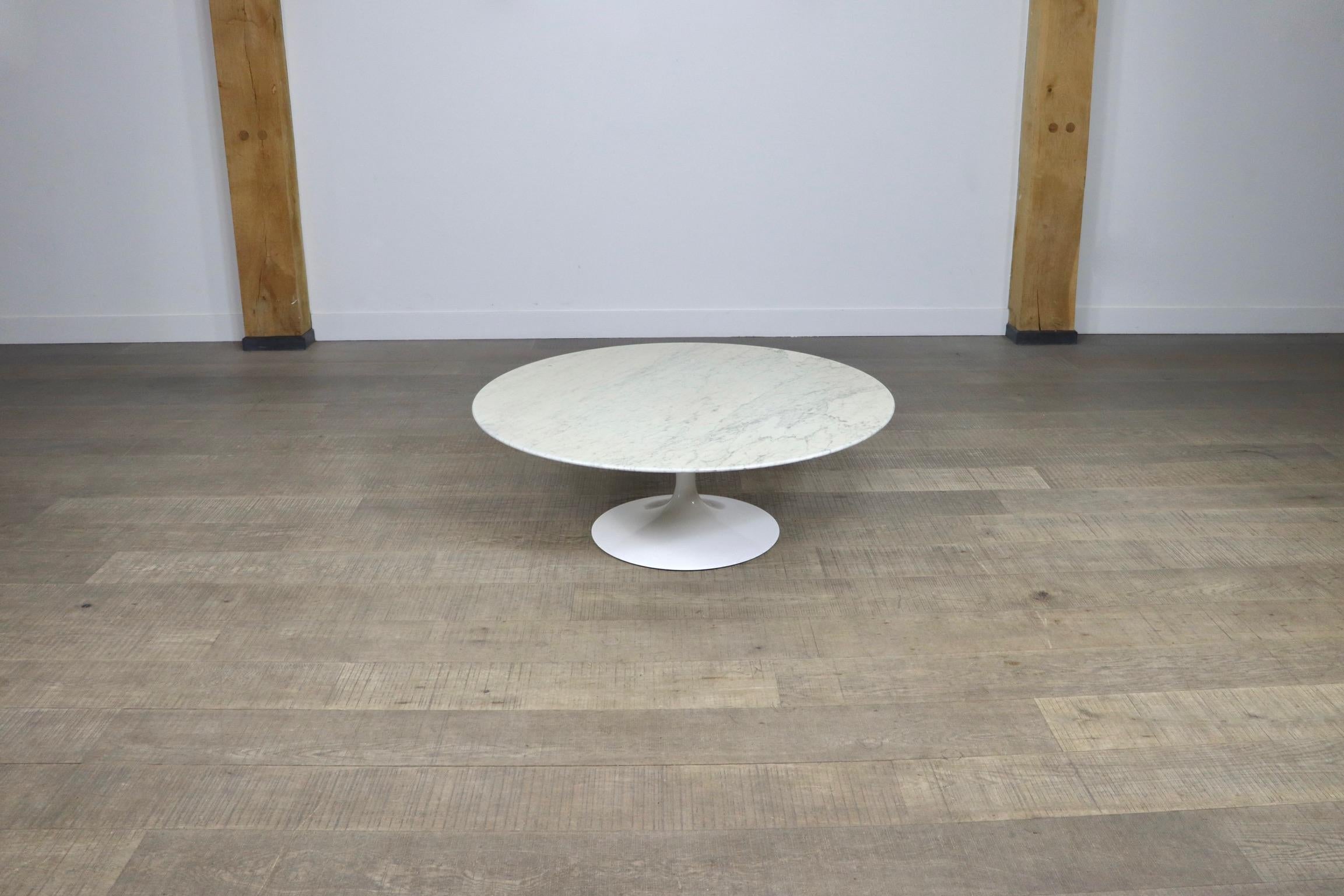 Late 20th Century Vintage Marble Tulip coffee table by Eero Saarinen for Knoll, 1970s For Sale