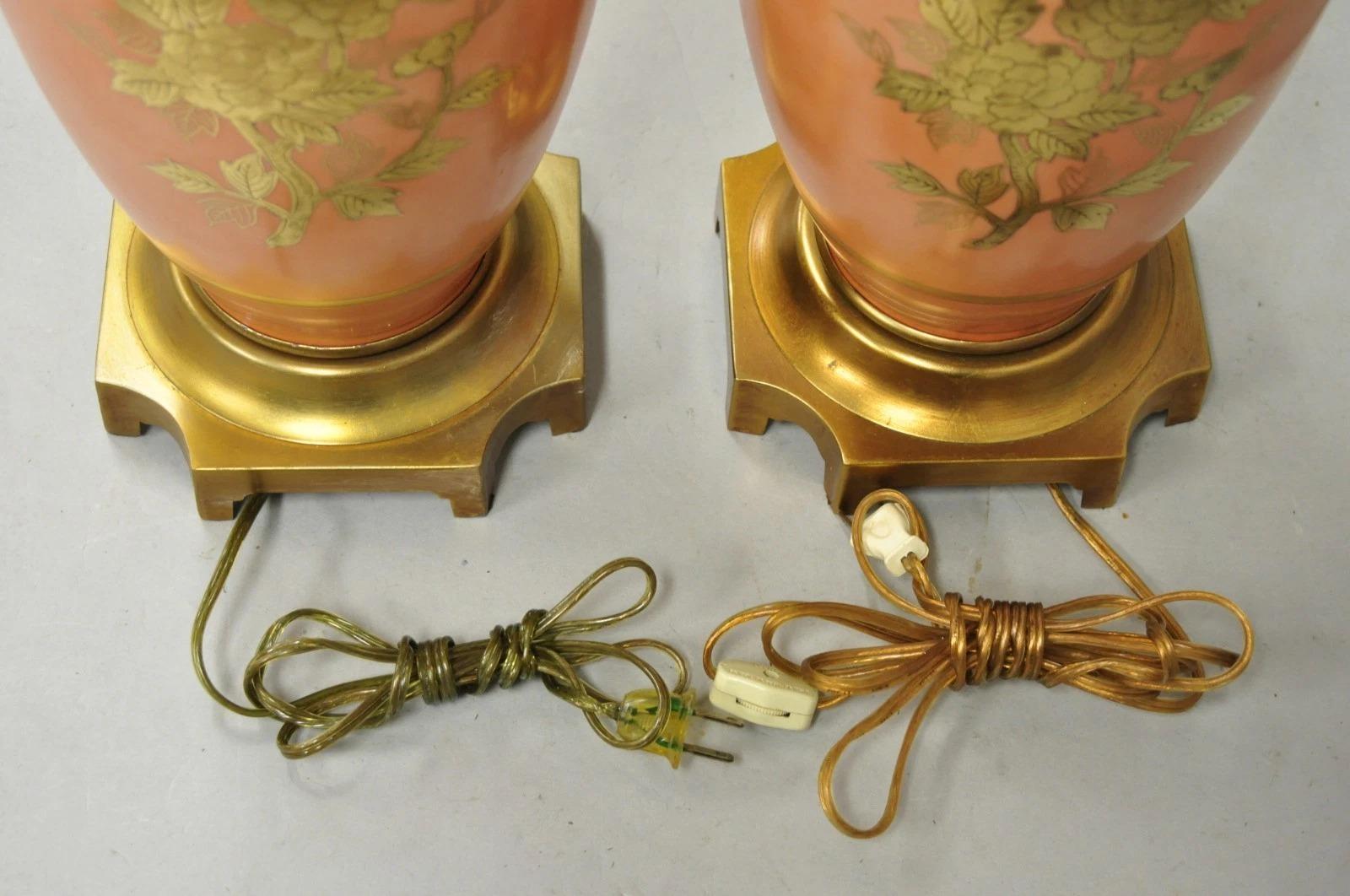 Lampade da tavolo in porcellana rosa corallo salmone Marbro Chinoiserie d'epoca - una coppia in vendita 3