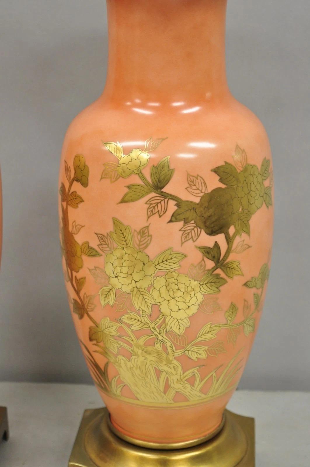 Sconosciuto Lampade da tavolo in porcellana rosa corallo salmone Marbro Chinoiserie d'epoca - una coppia in vendita