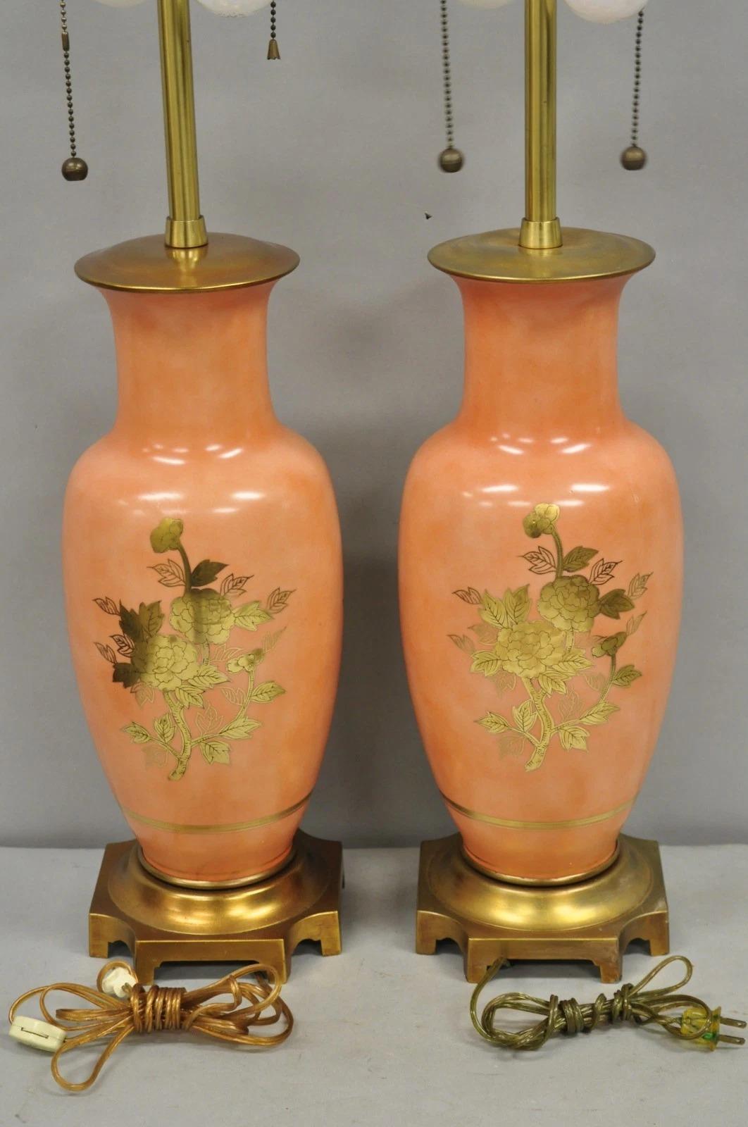 Lampade da tavolo in porcellana rosa corallo salmone Marbro Chinoiserie d'epoca - una coppia in vendita 2