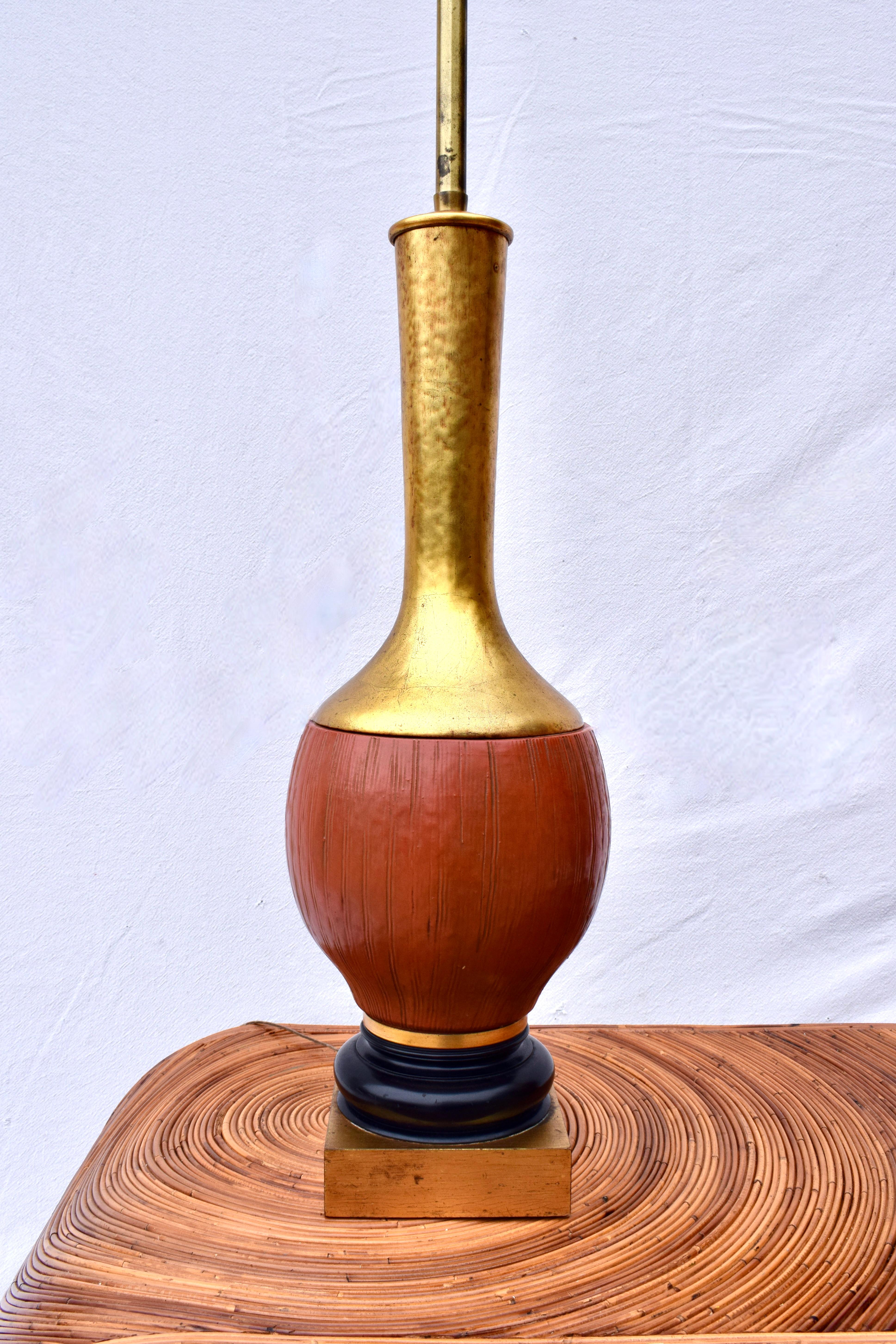 Américain Lampe Marbro Co. Paire de lampes de table monumentales en céramique dorée en vente