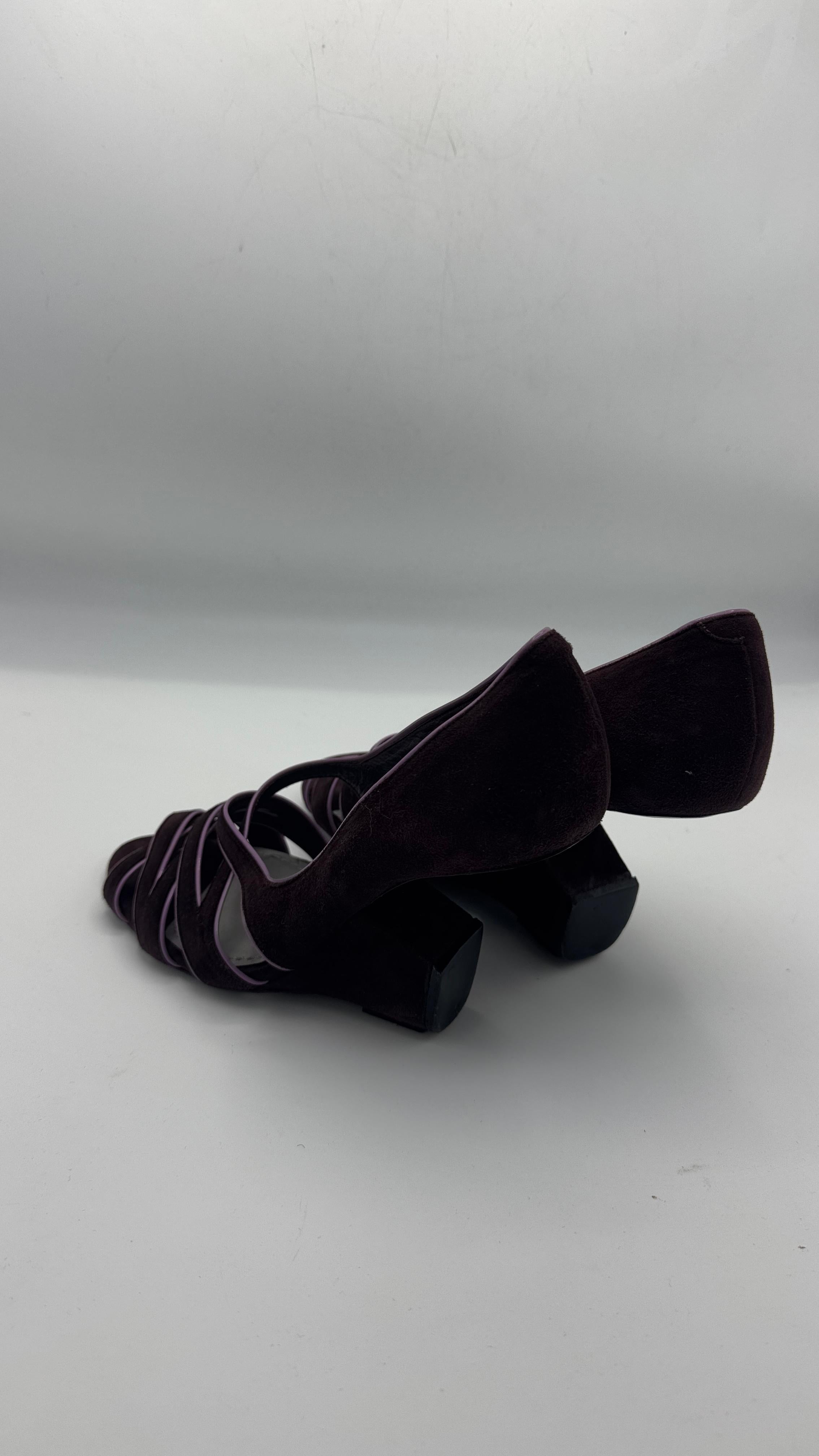 Vintage Marc Jacobs Velvet Reverse Heel Pumps - Wir bezahlen den Einfuhrzoll! im Zustand „Gut“ im Angebot in Milano, IT