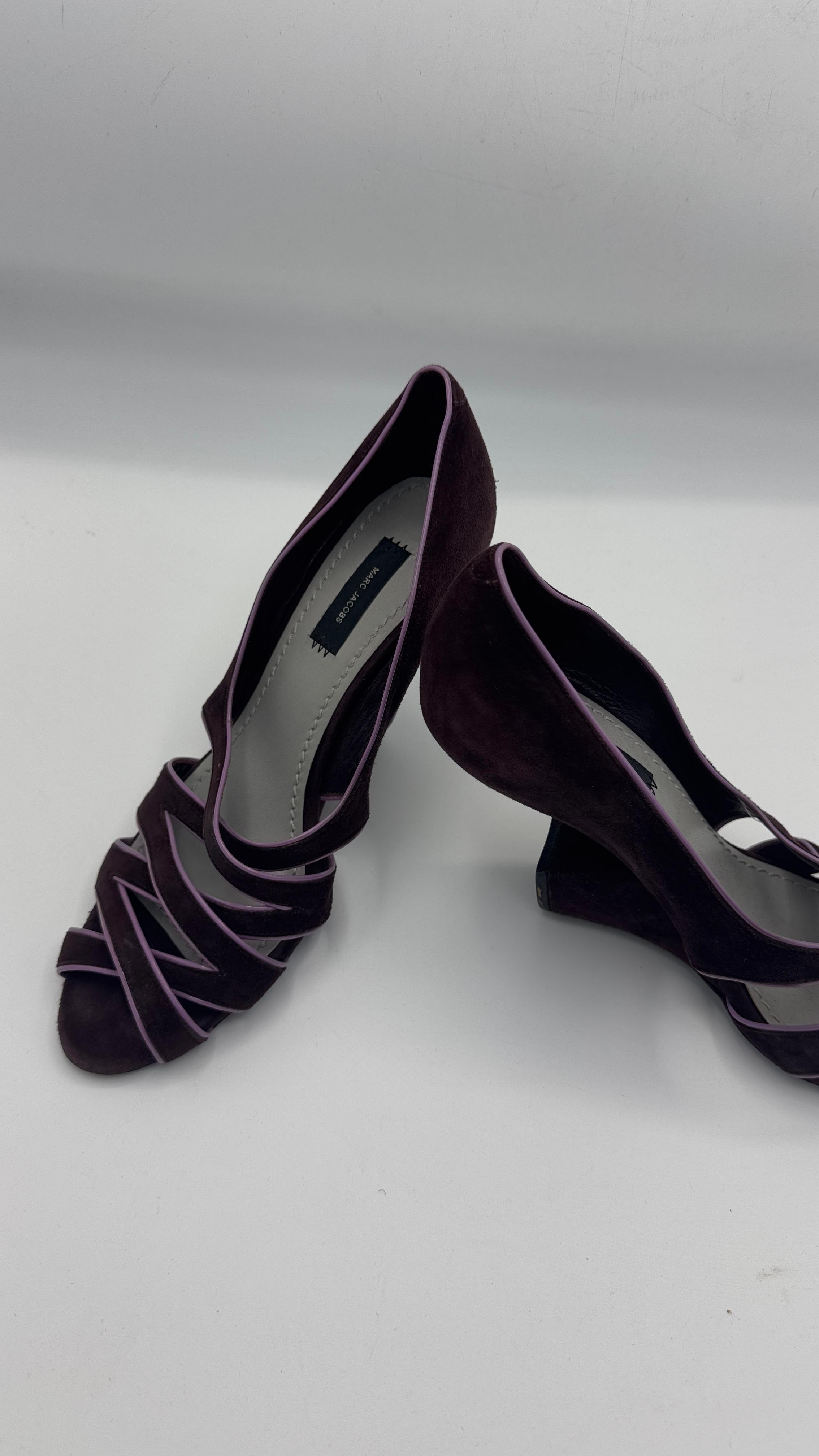 Vintage Marc Jacobs Velvet Reverse Heel Pumps - Wir bezahlen den Einfuhrzoll! Damen im Angebot