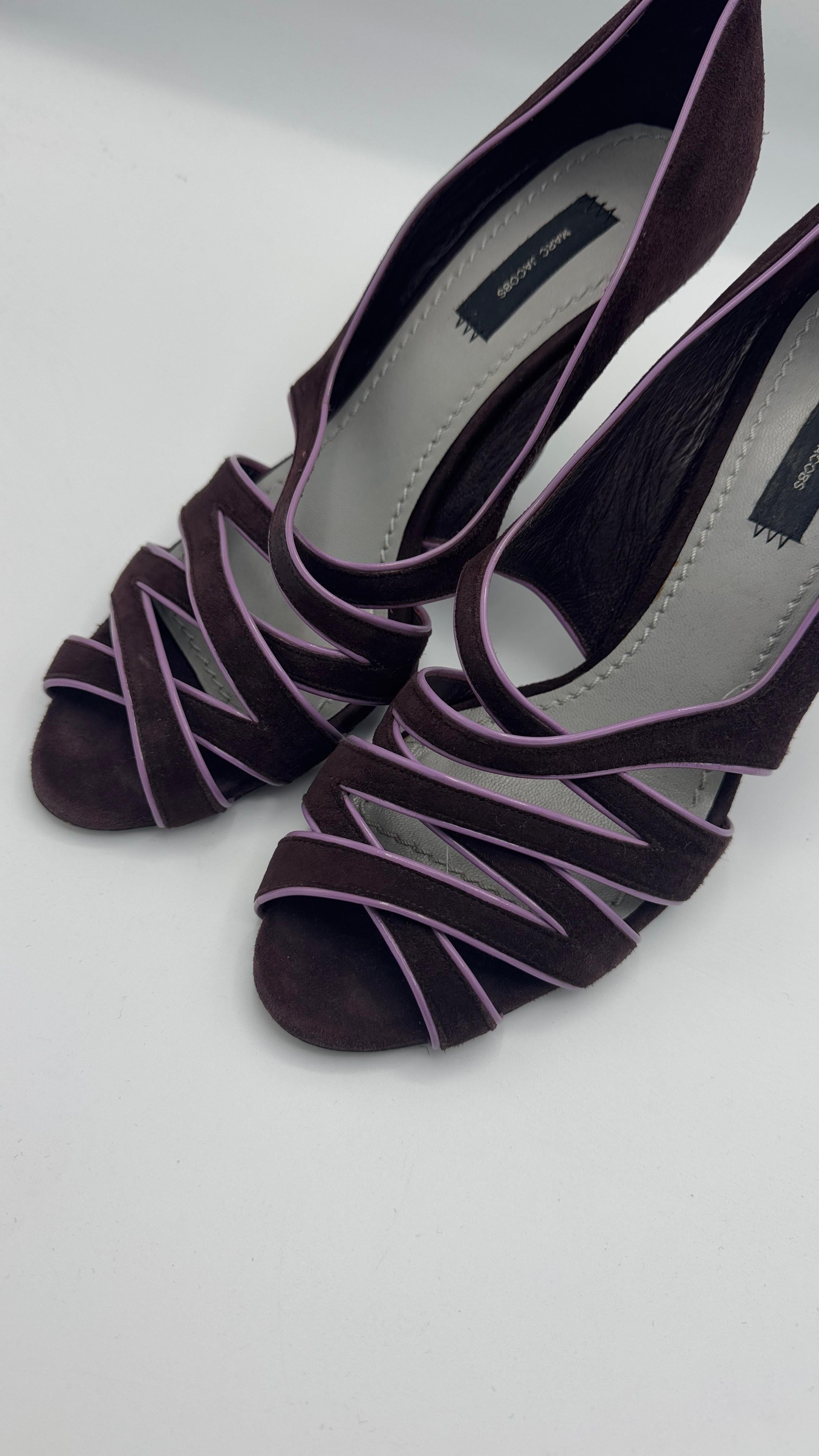 Vintage Marc Jacobs Velvet Reverse Heel Pumps - Wir bezahlen den Einfuhrzoll! im Angebot 1
