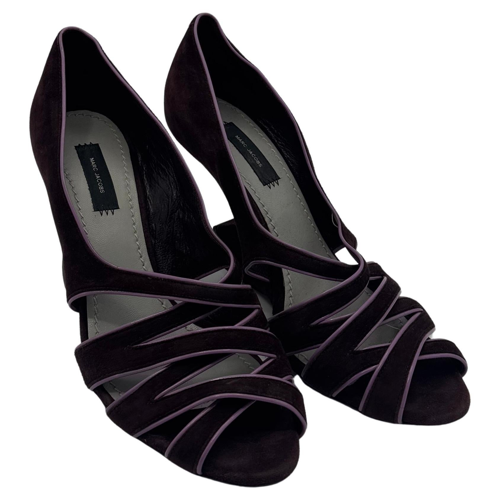 Vintage Marc Jacobs Velvet Reverse Heel Pumps - Wir bezahlen den Einfuhrzoll! im Angebot