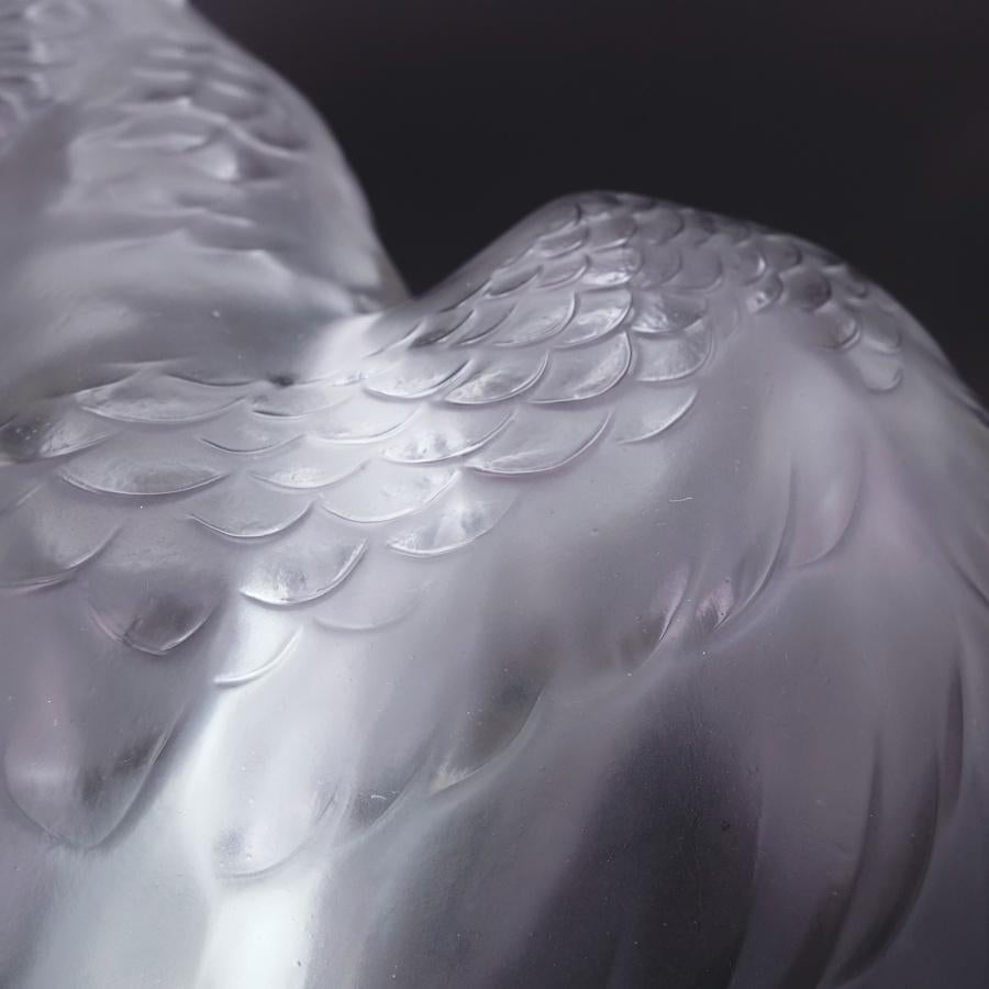 Dépoli Sculpture française en cristal de Cockatoo «ckatiel » de Marc Lalique, 1953 en vente