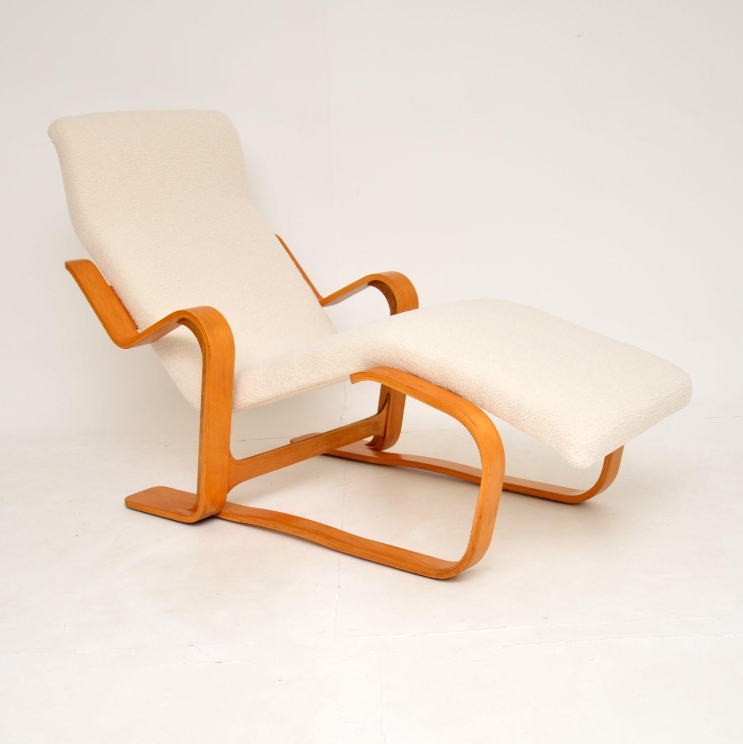 A stunning and iconic vintage chaise longue, designed by Marcel Breuer in 1935. This was made by the Isokon furniture company in London, it dates from the 1950’s.

The frame is beautifully made from laminated birch, and we have just had this