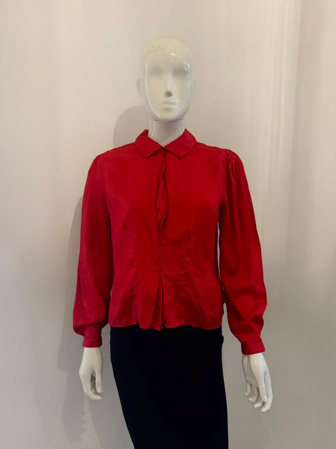 Rosso Vintage Margaret  Camicetta di seta rossa di Howell in vendita