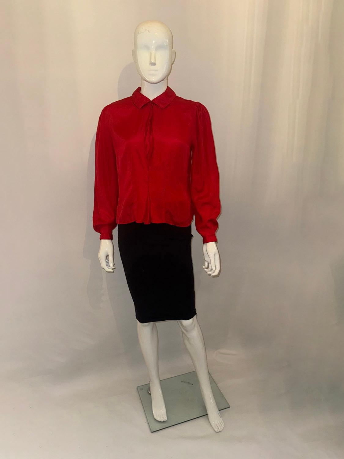 Vintage Margaret  Camicetta di seta rossa di Howell In condizioni buone in vendita a London, GB