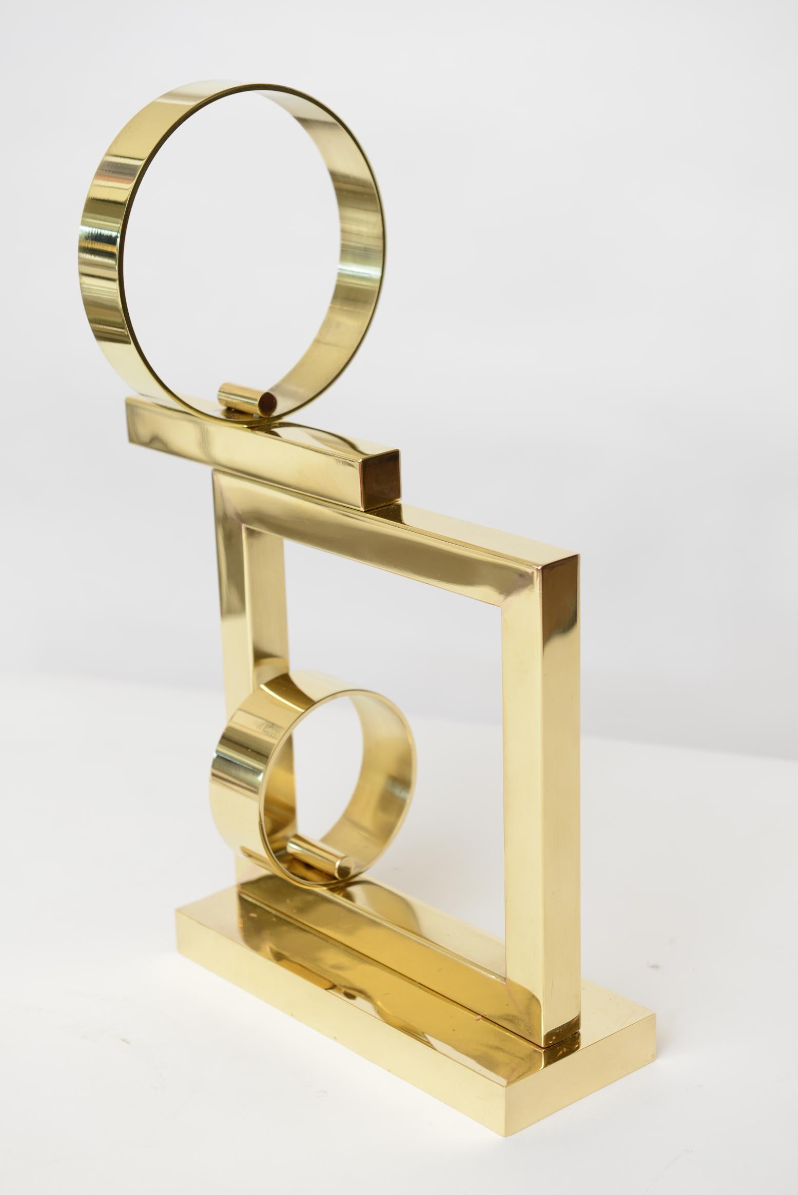 Moderno Scultura geometrica d'ottone vintage di Margaret Wasserman-Levy con marchio di garanzia in vendita