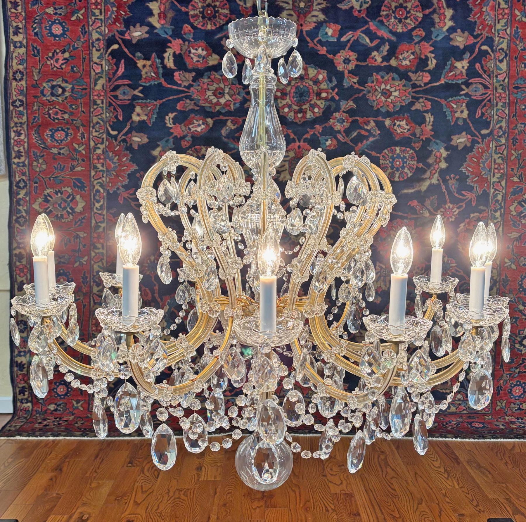 Vintage Maria Thersea Crystal 12 Light Chandelier 36 X 39 X 39 

Dimensions : 36