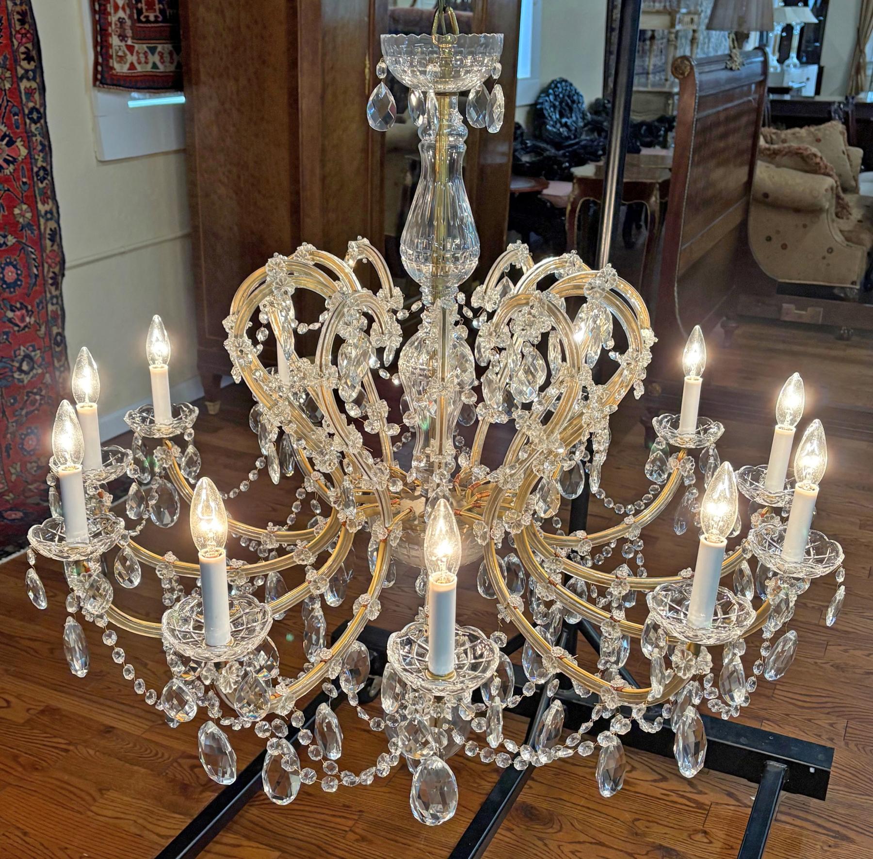 Unknown Vintage Maria Thersea Crystal 12 Light Chandelier 36 X 39 X 39 For Sale