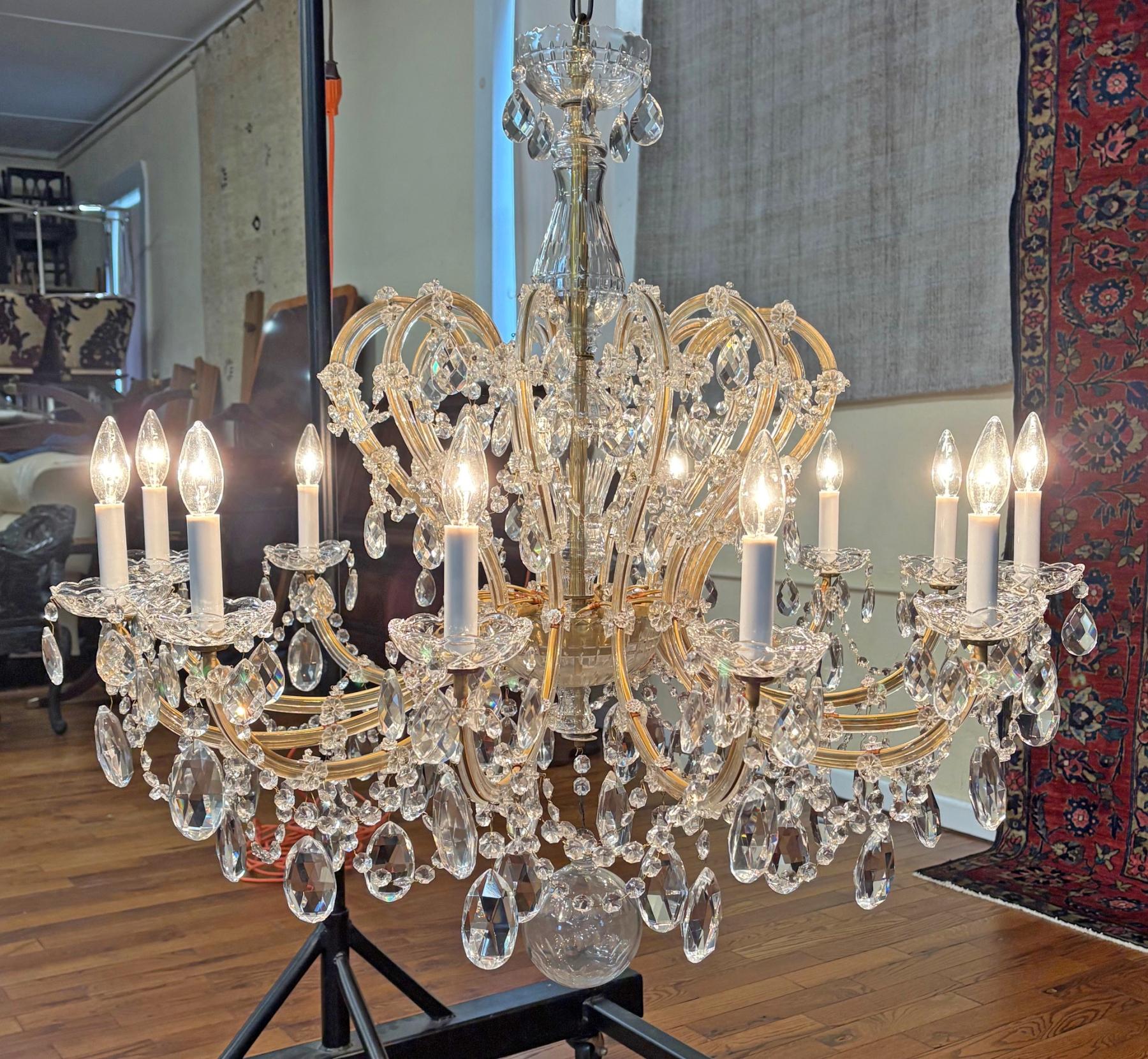Late 20th Century Vintage Maria Thersea Crystal 12 Light Chandelier 36 X 39 X 39 For Sale