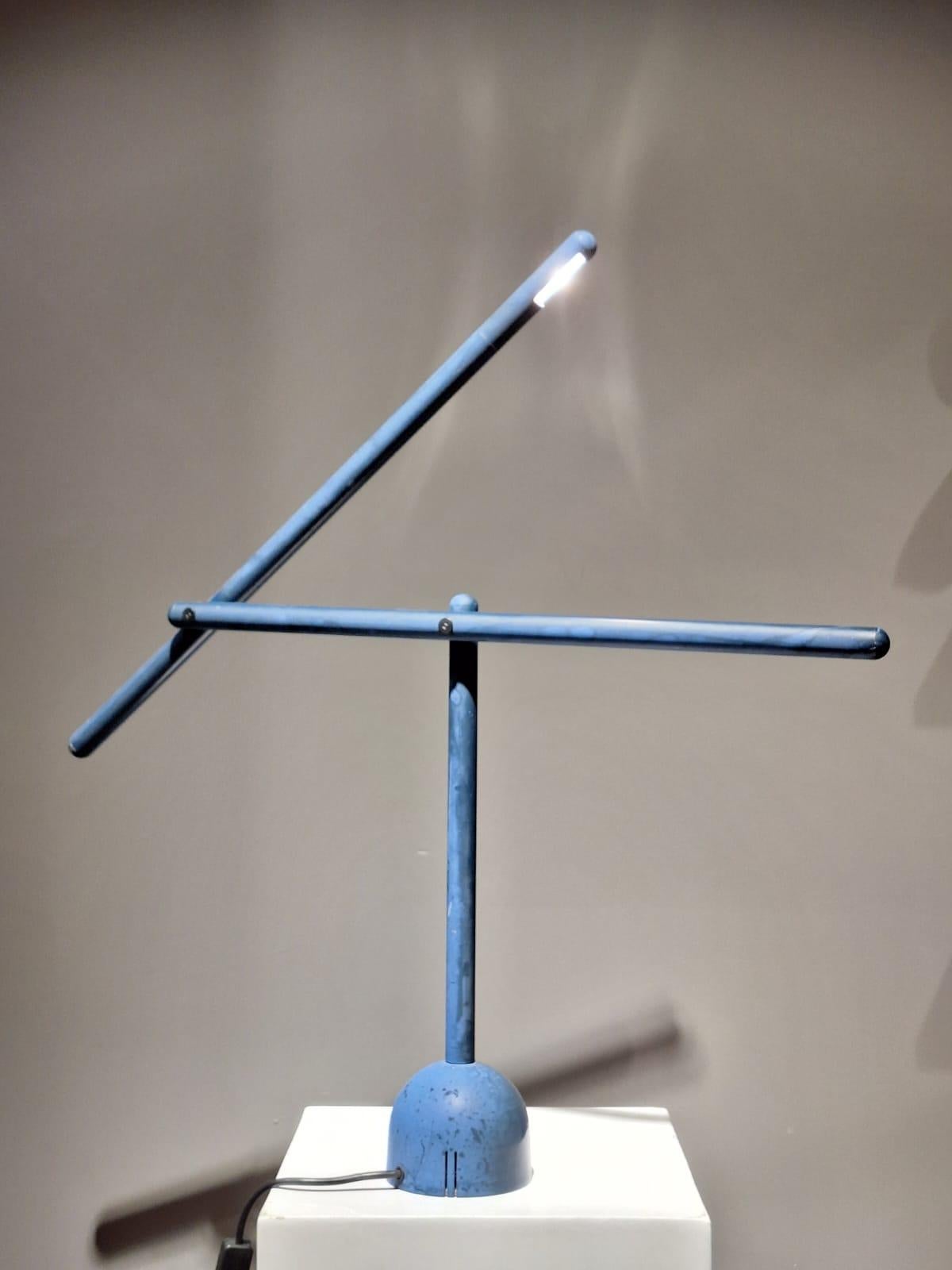 Fer Lampe de bureau vintage Mario Arnaboldi ajoutée au panier catégorie : Lighti en vente