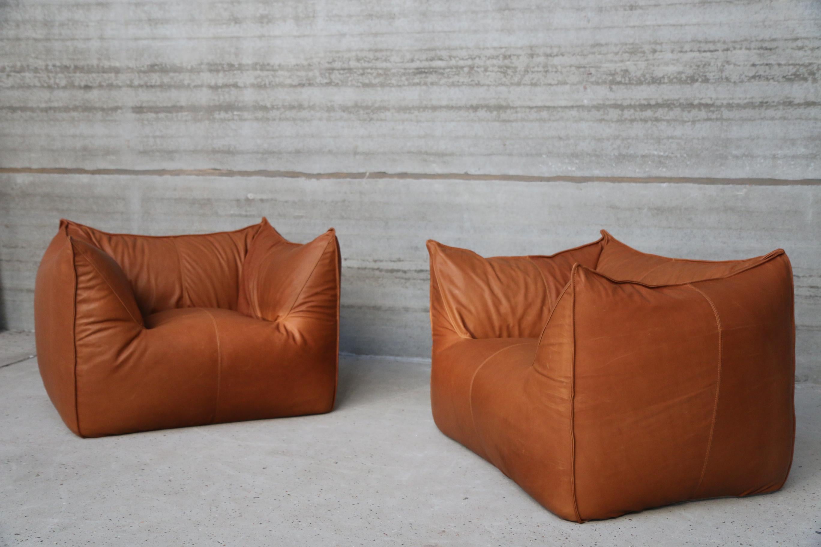 Le Bambole lounge chair, designed in 1972 by Mario Bellini for B&B Italia. Re-upholstered in our signature vintage unique high quality aniline leather upholstery. 
Unique top quality set.