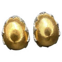 Vintage MARIO BUCCELLATI 18K Two Tone Textured Huggie Omega Back Earrings
