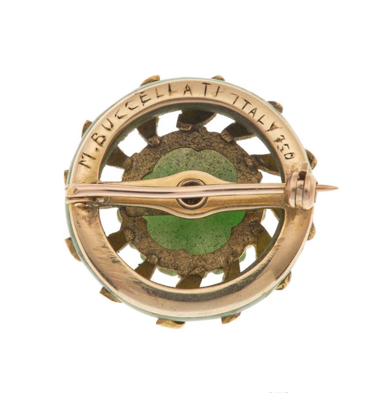 Taglio misto Spilla d'epoca in oro e giadeite di Mario Buccellati - Design/One floreale inciso in vendita