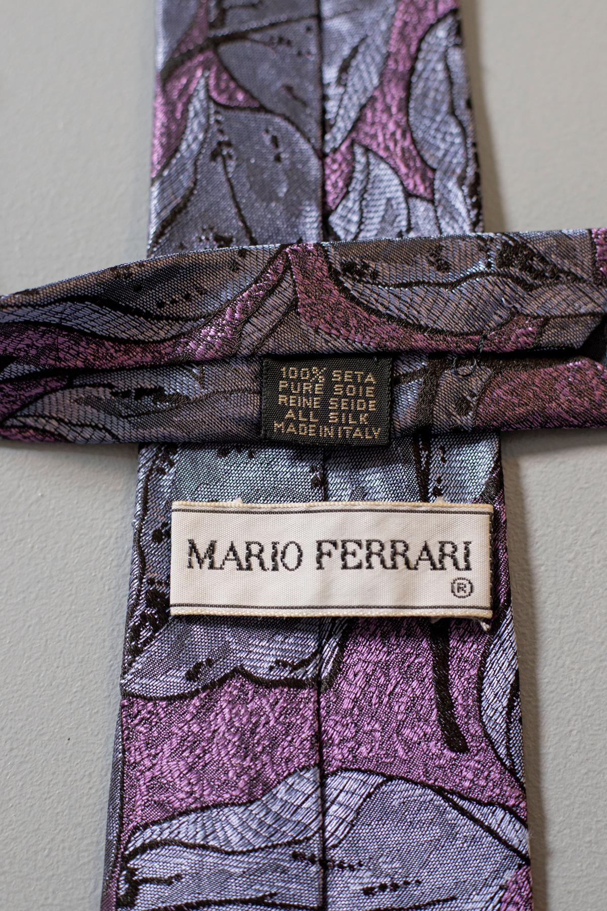 Cravate vintage Mario Ferrari 100 % soie décorée de fleurs de lilas Bon état - En vente à Milano, IT