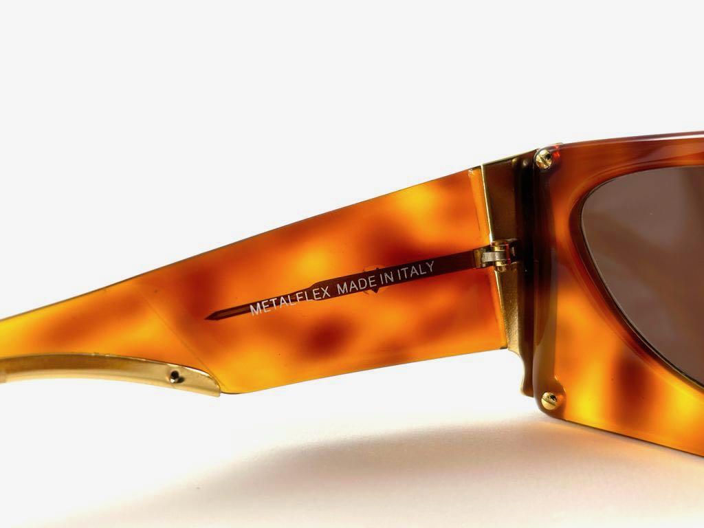 Vintage Mario Valentino Tortoise Theatrical  1980's Sunglasses Made In Italy In New Condition For Sale In Baleares, Baleares