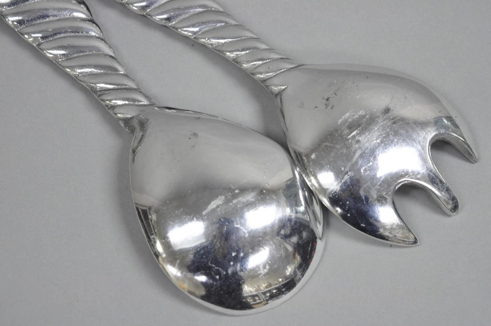 Mid-Century moderno Vintage Mariposa Brillante Mid Century Modern Insalatiera di pesce in alluminio con utensili in vendita