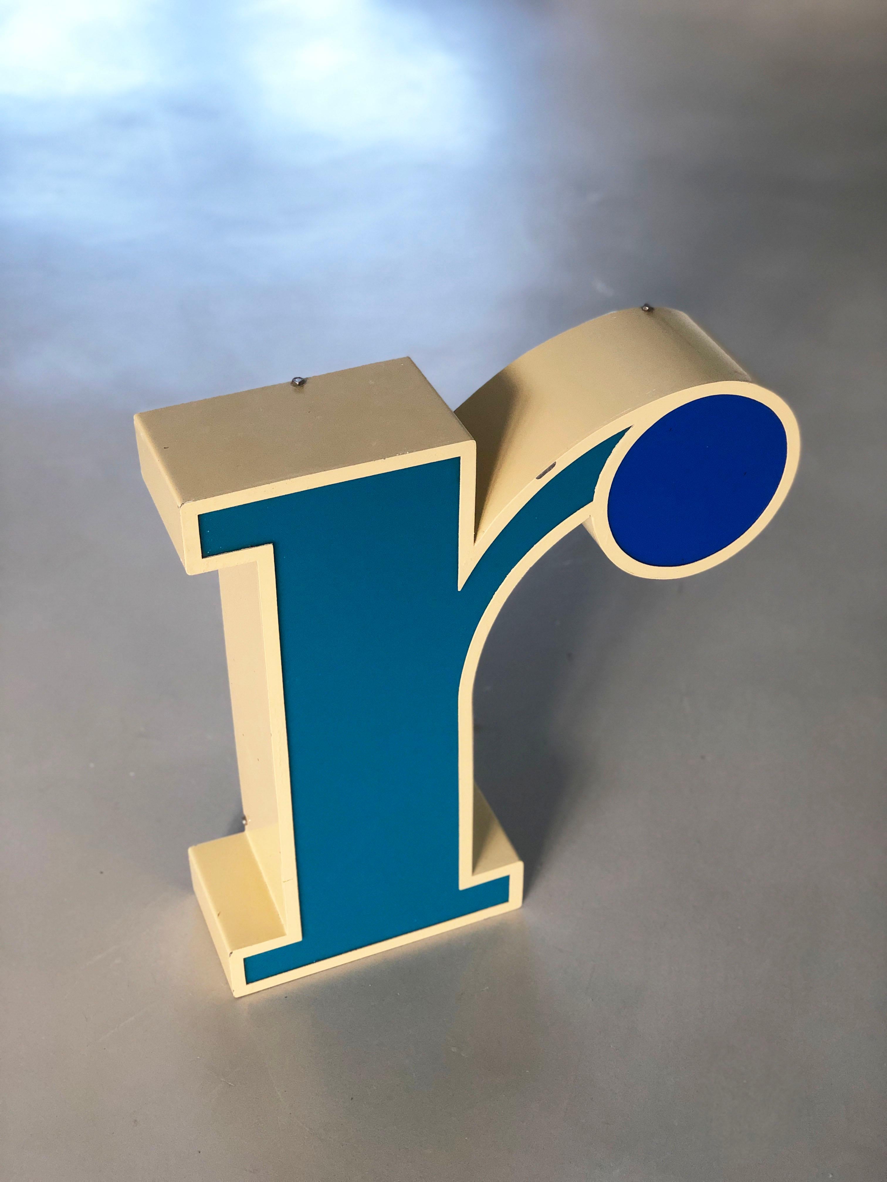 Vintage Marquee Box Letter R - Art Deco - Metal channel letter - Advertisement In Good Condition For Sale In EINDHOVEN, NL