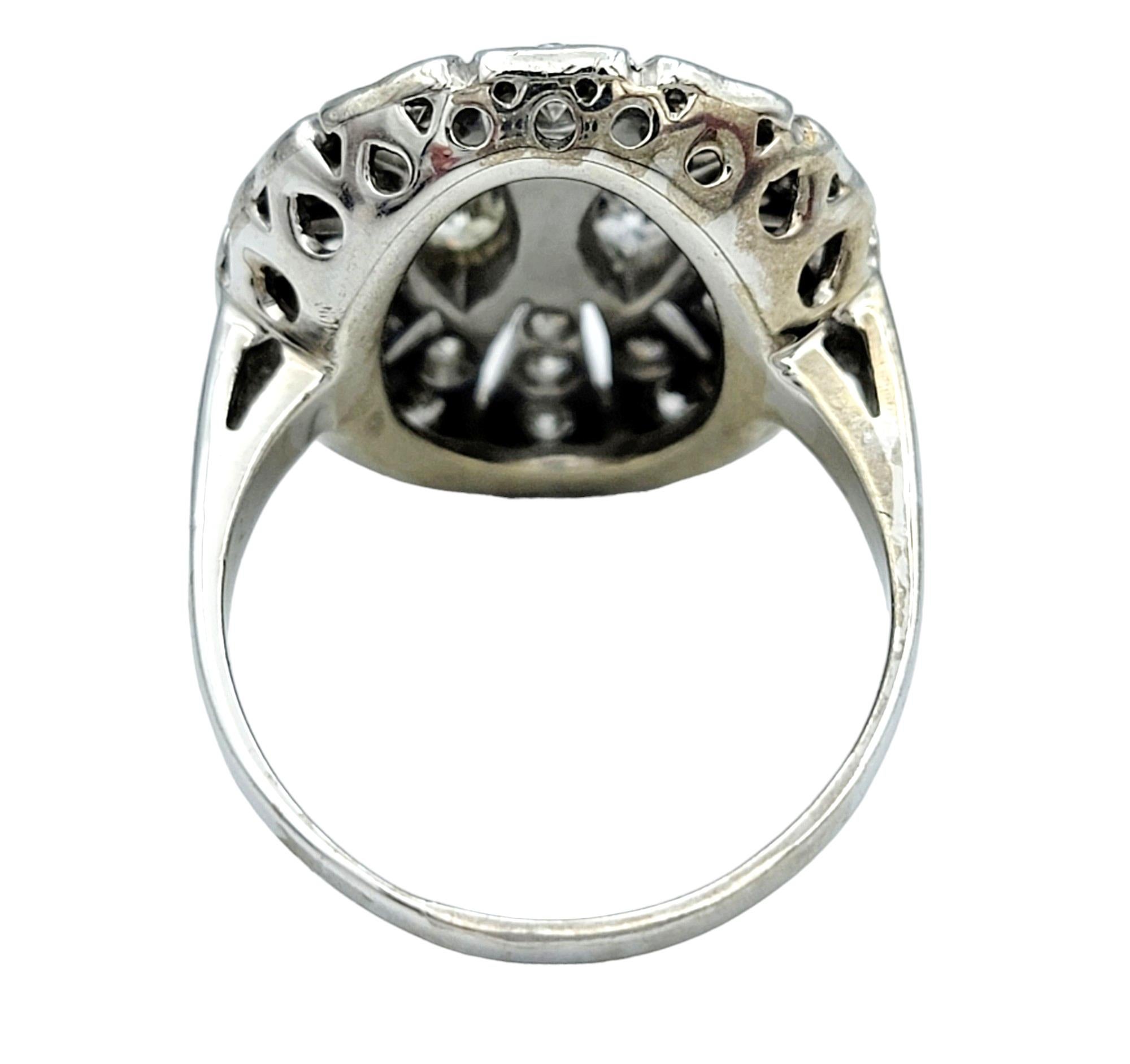 Anello d'epoca con diamante rotondo e marquise con castone in oro bianco 14 carati in vendita 1